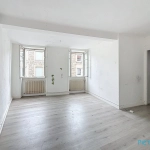 Appartement à rénover de 65 m² au centre de Violay, lumineux et traversant