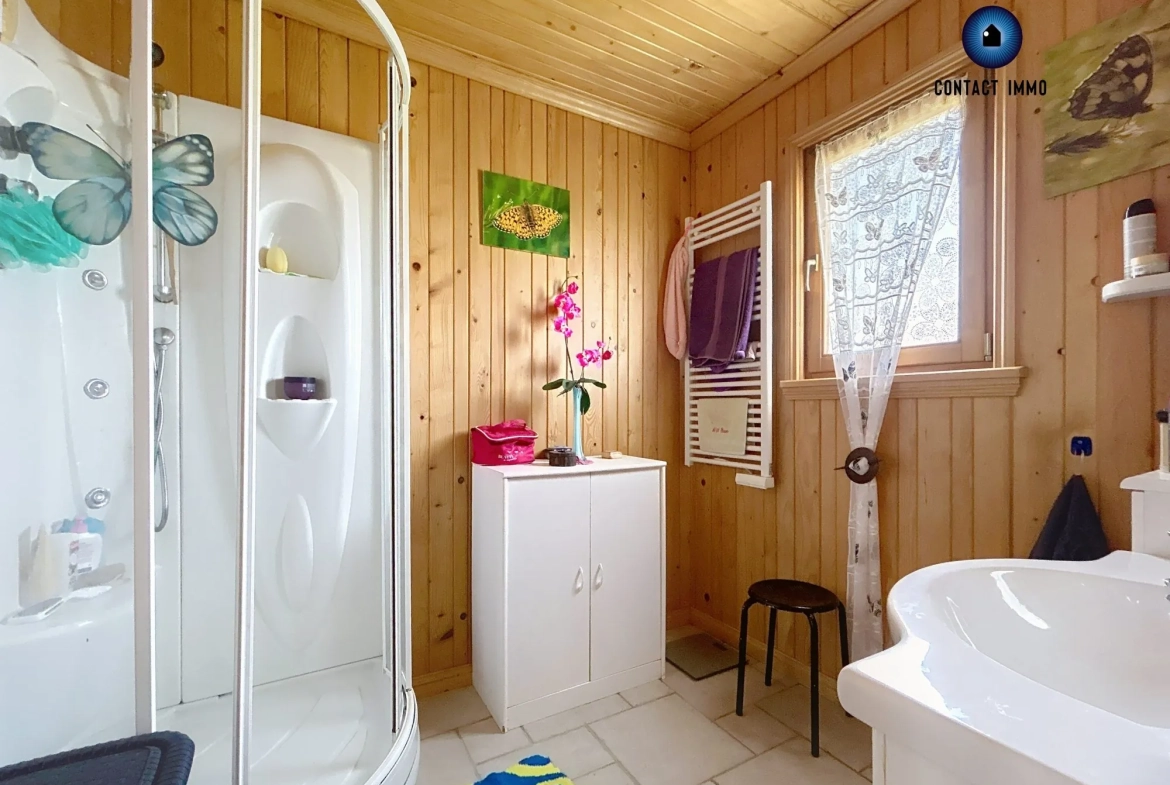 Charmant chalet en bois massif avec piscine et grand terrain à Beynat 