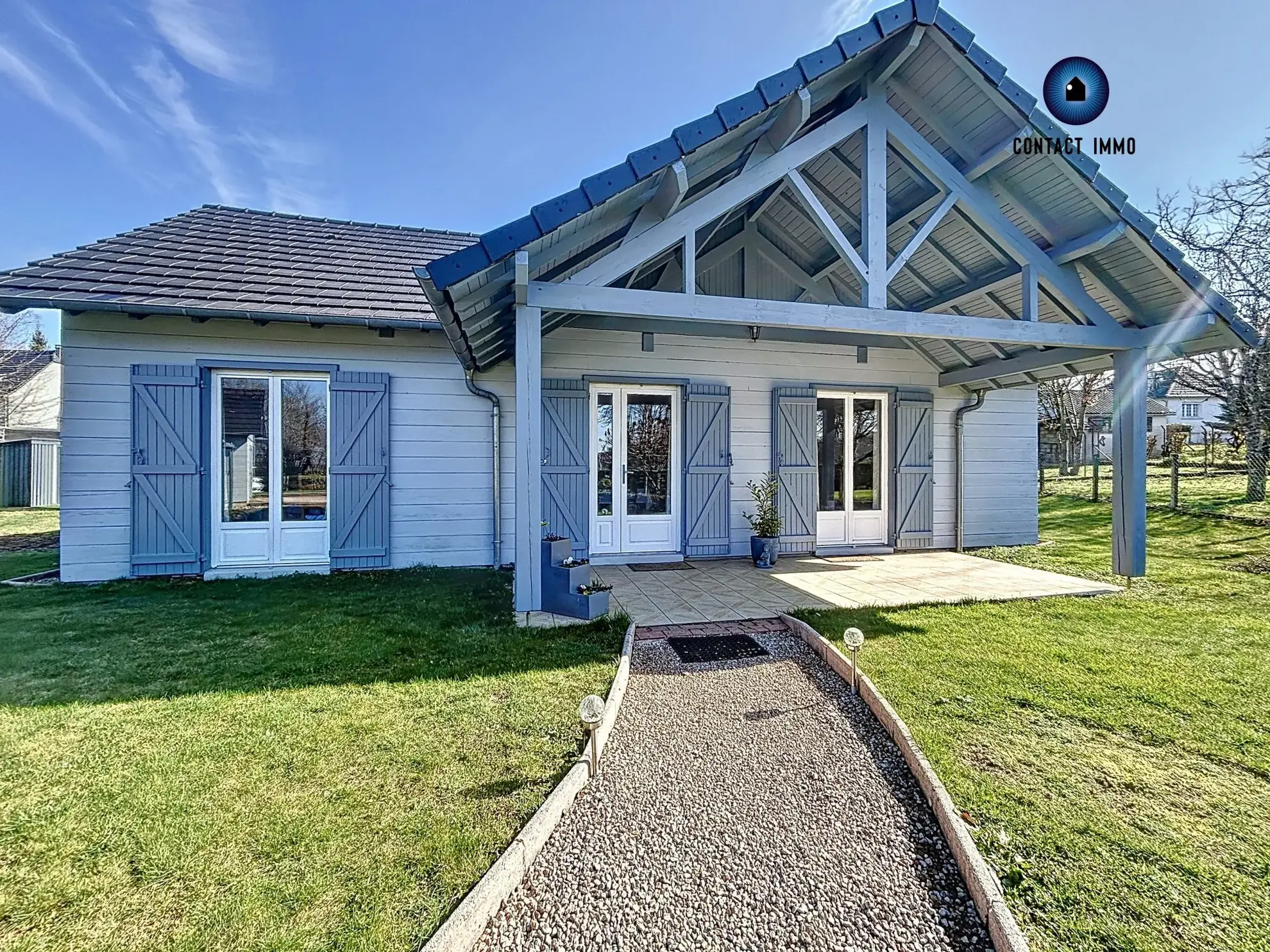Charmant chalet en bois massif avec piscine et grand terrain à Beynat 