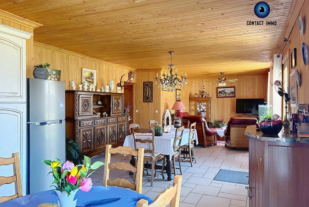 Charmant chalet en bois massif avec piscine et grand terrain à Beynat 