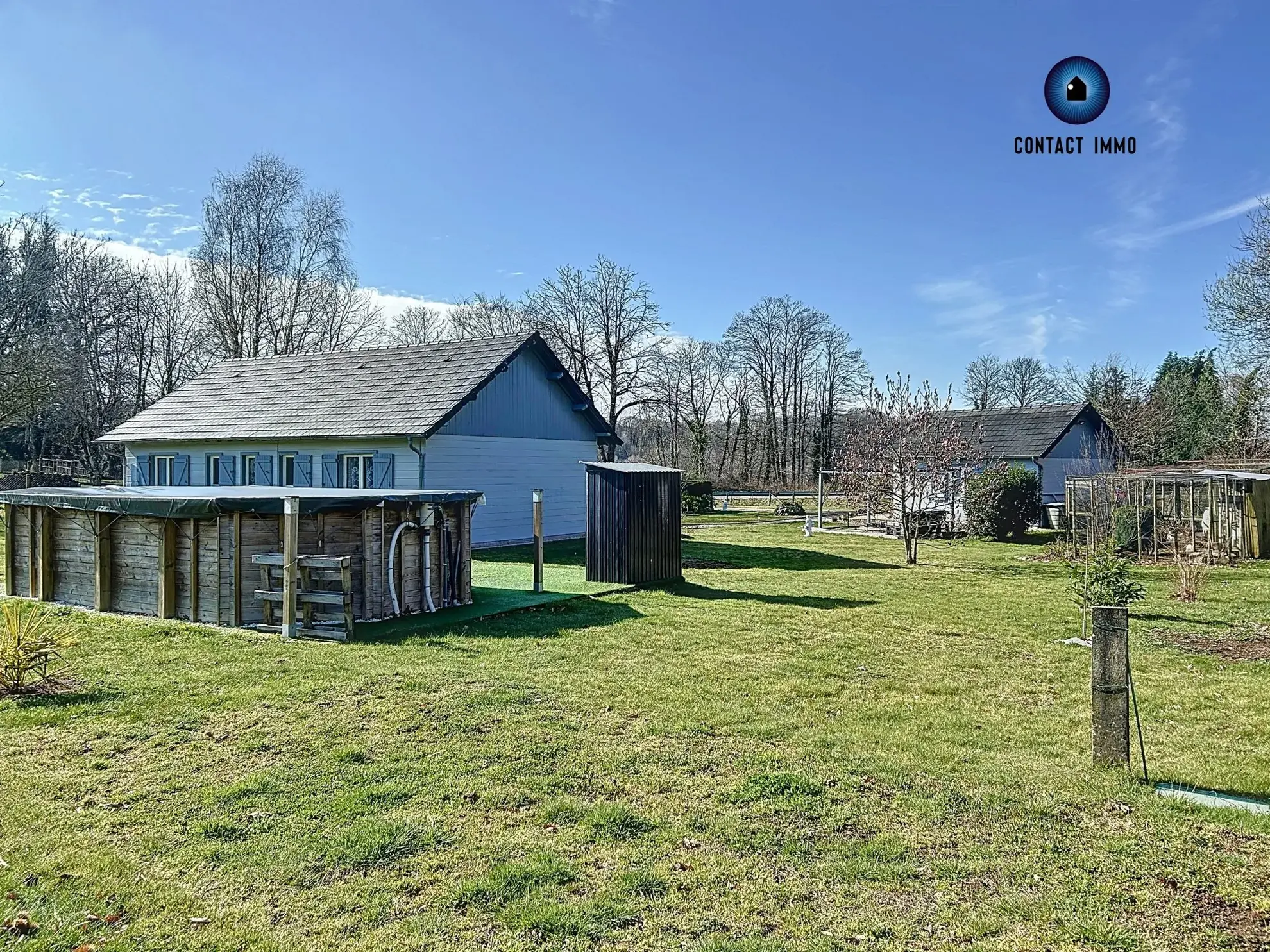 Charmant chalet en bois massif avec piscine et grand terrain à Beynat 