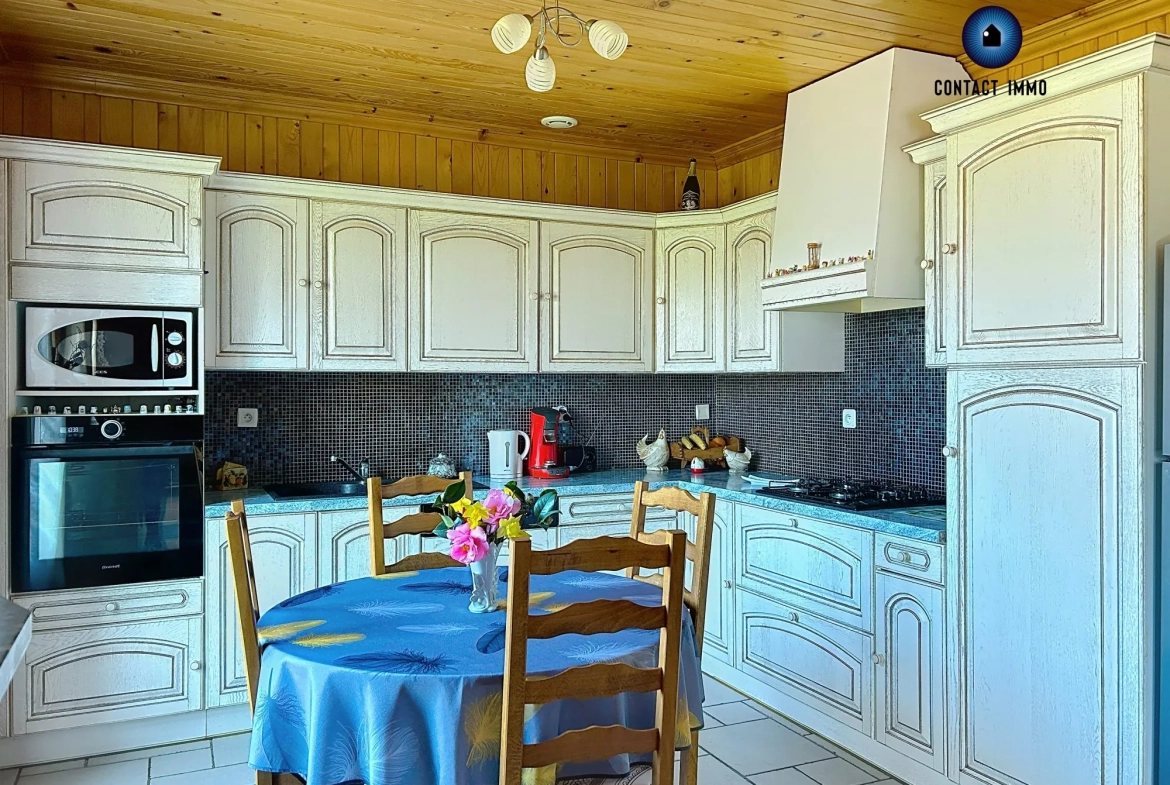 Charmant chalet en bois massif avec piscine et grand terrain à Beynat 