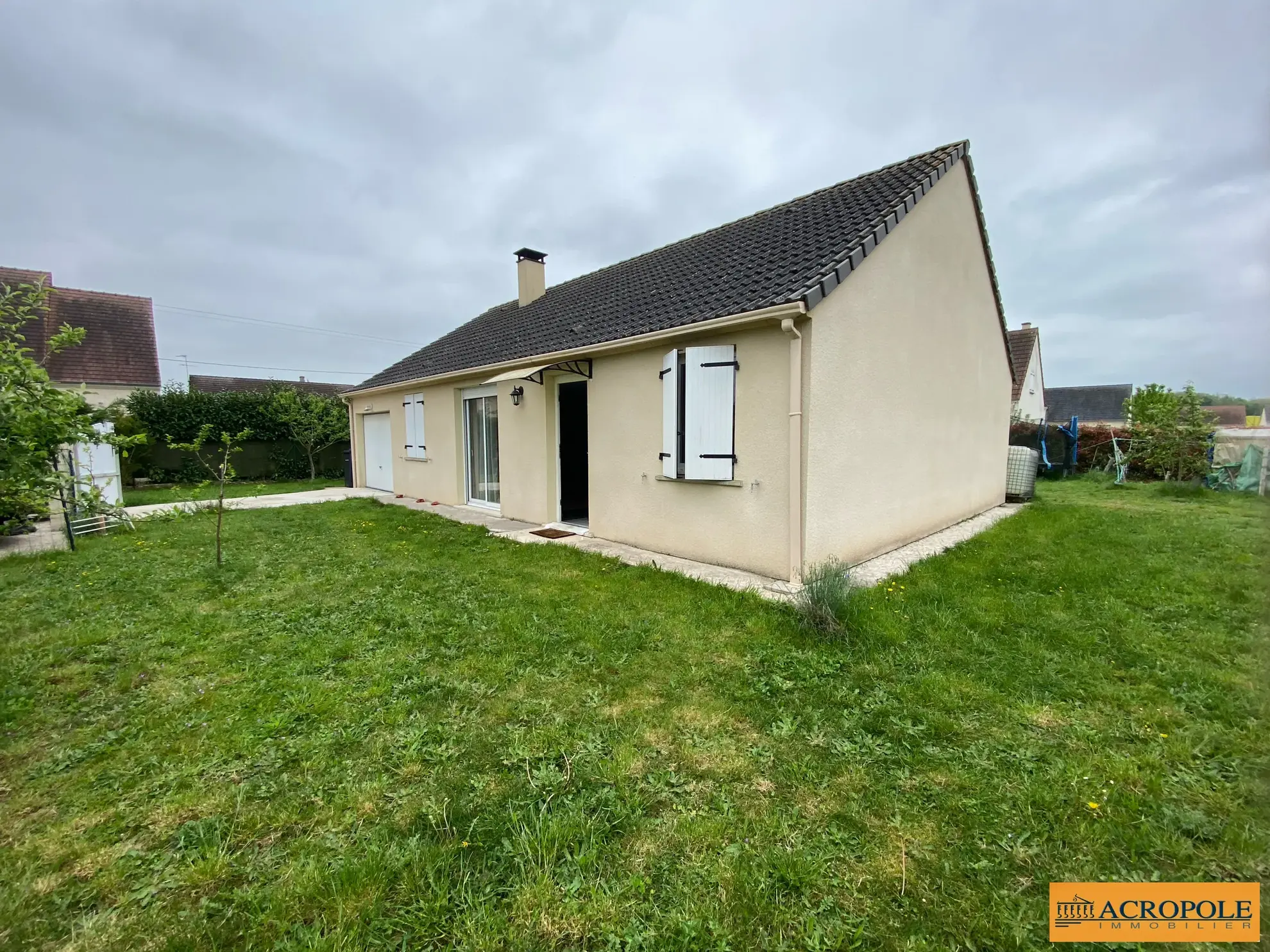 Maison de plain-pied à Poilly-lez-Gien avec terrasse et jardin clos 