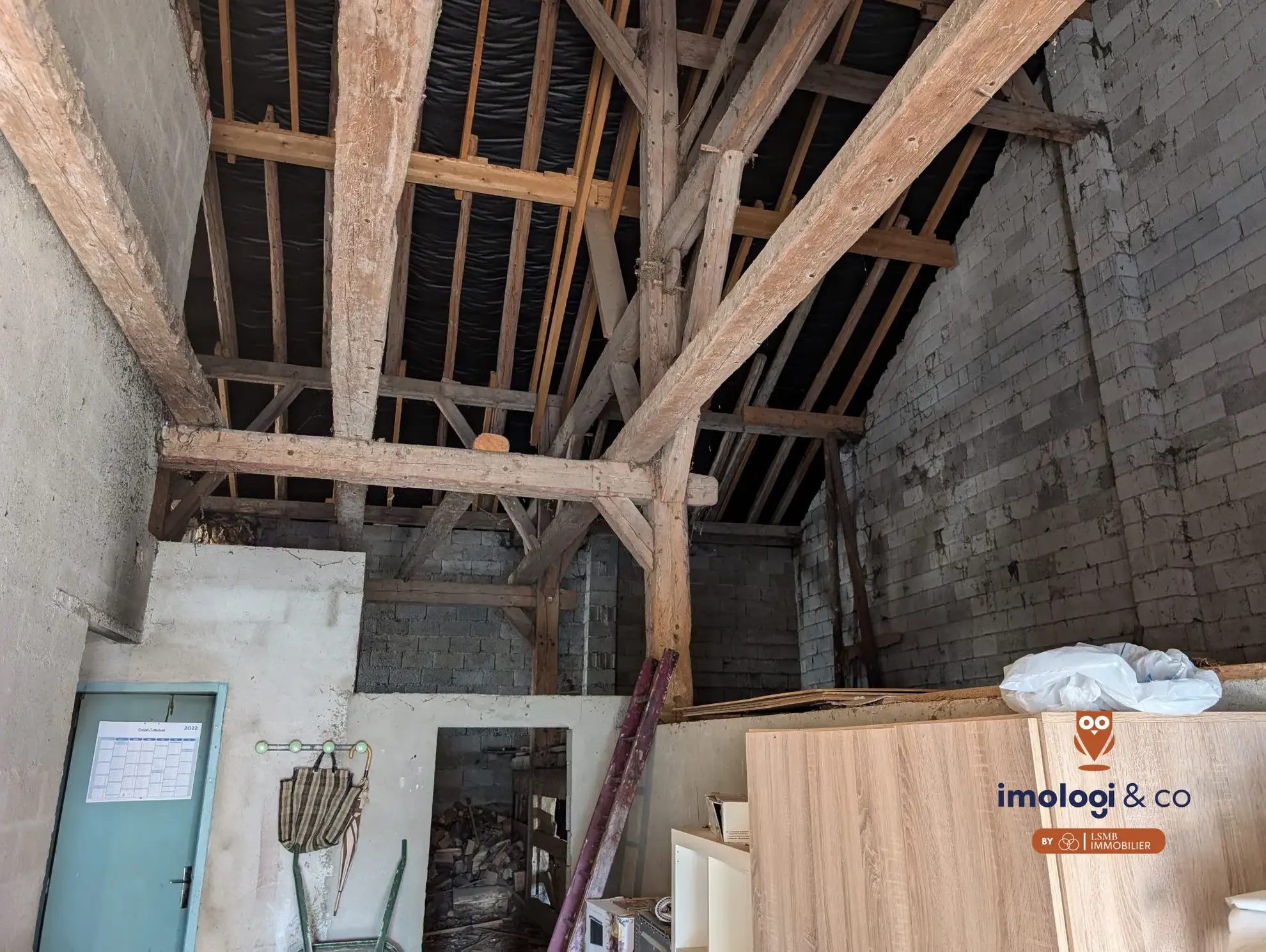 Maison à rénover avec potentiel d'aménagement et terrain constructible à Sombacour 