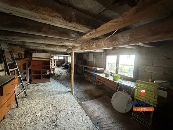 Maison à rénover avec potentiel d'aménagement et terrain constructible à Sombacour