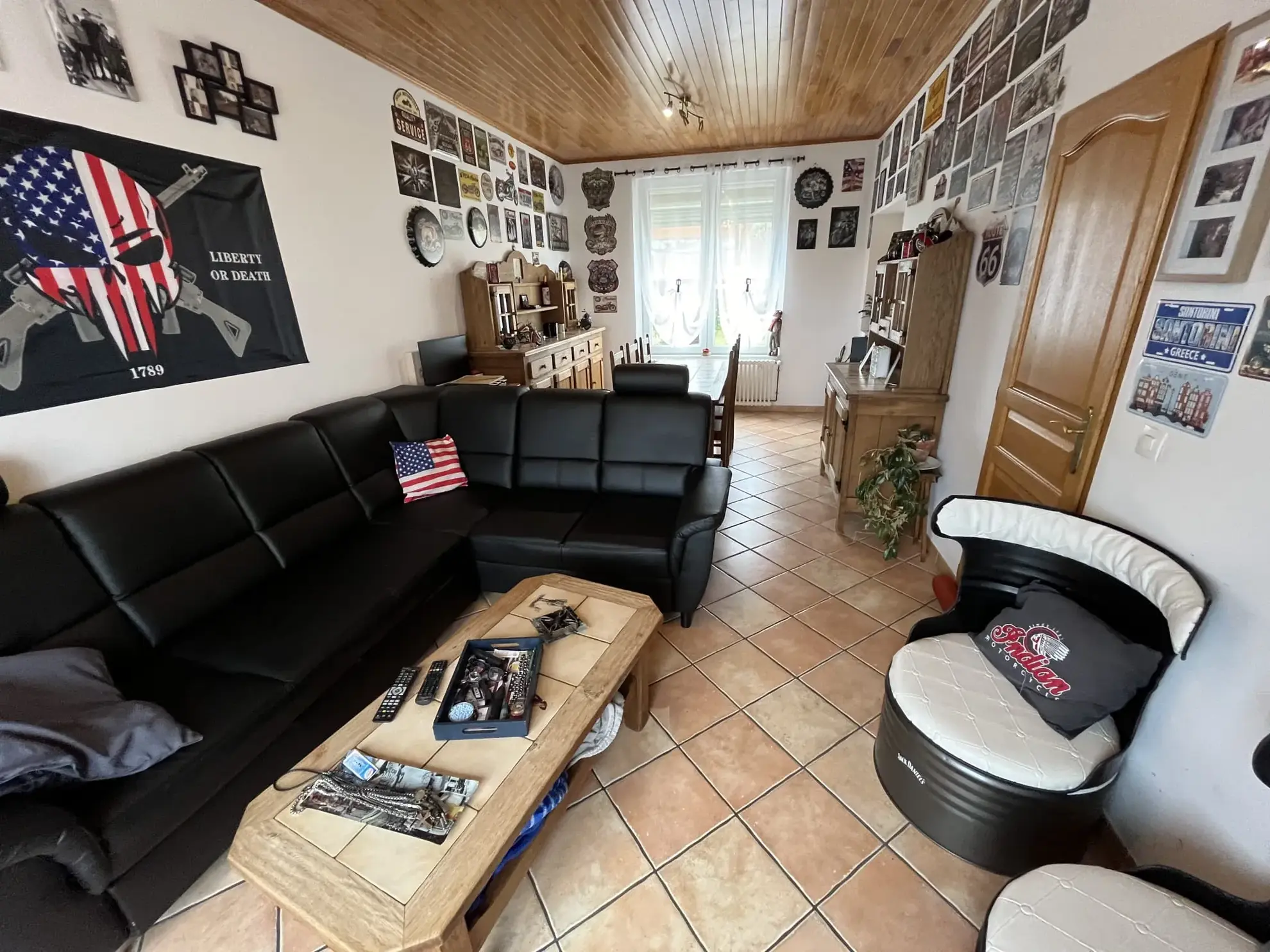 Maison de ville à Hirson avec terrain, garage et grand extérieur 