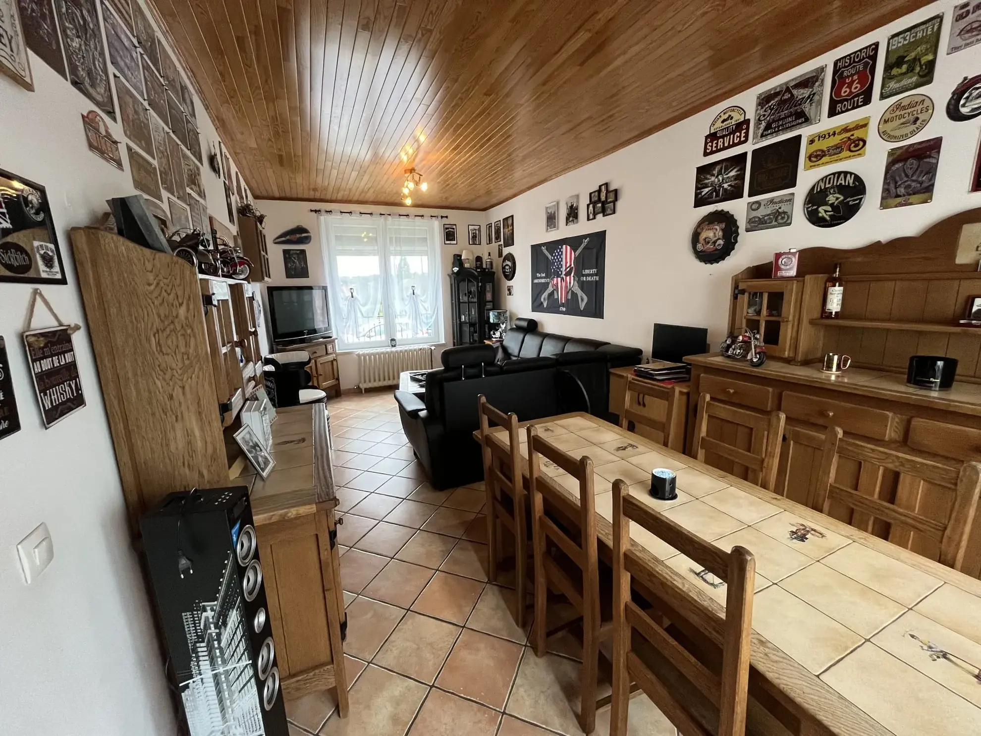 Maison de ville à Hirson avec terrain, garage et grand extérieur 