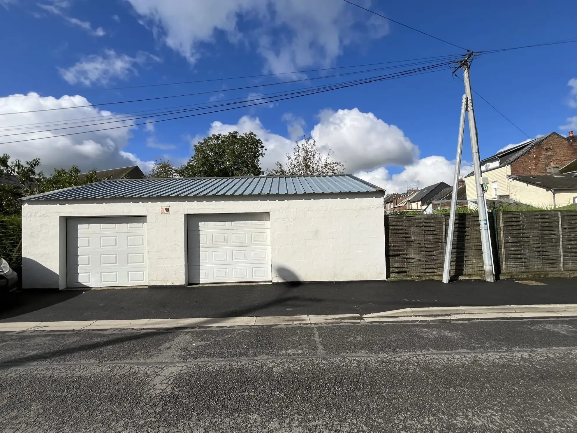 Maison de ville à Hirson avec terrain, garage et grand extérieur 