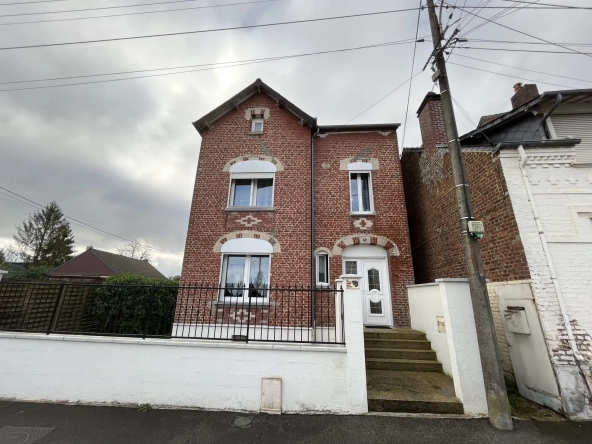 Maison de ville à Hirson avec terrain, garage et grand extérieur