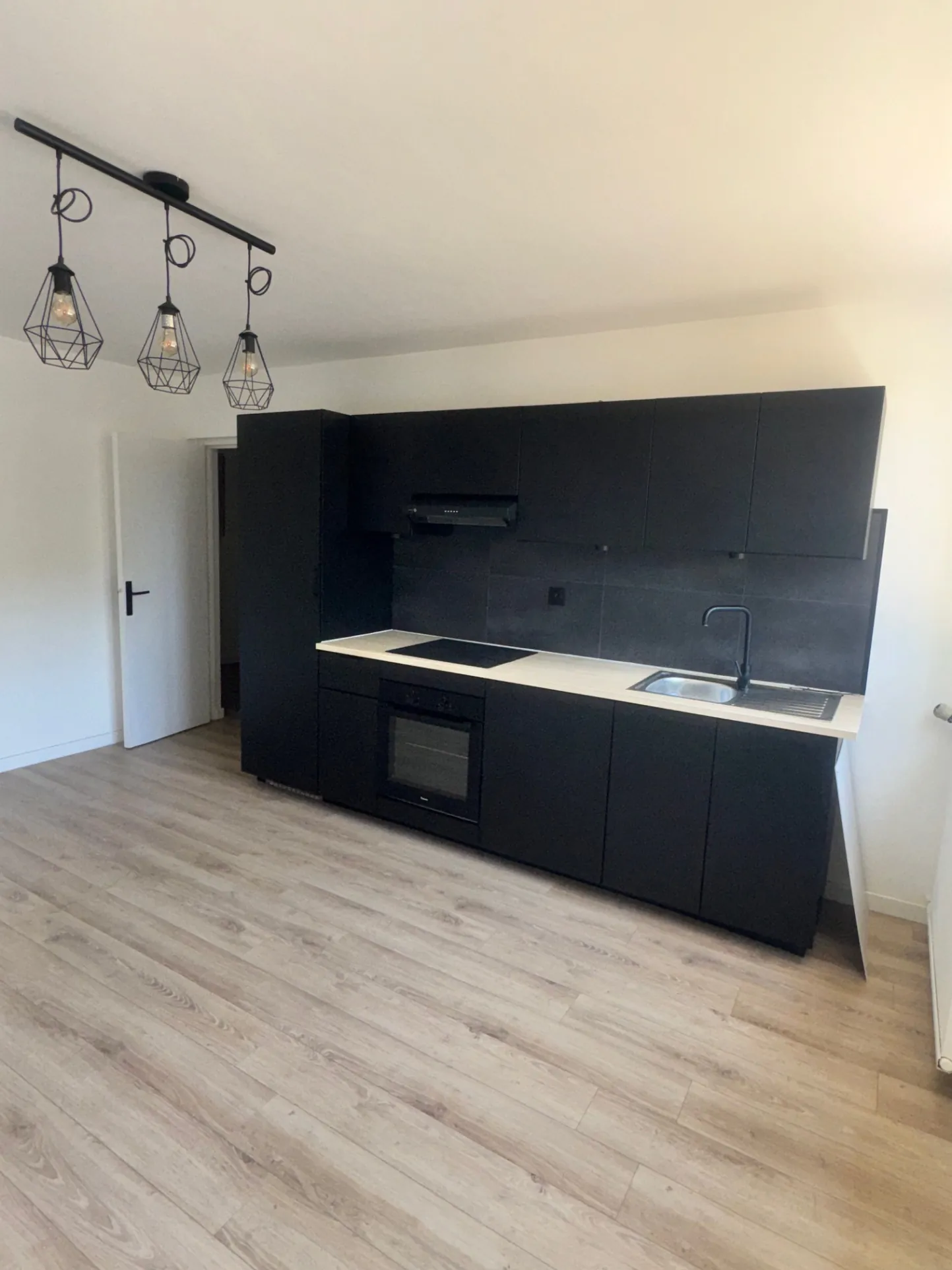 Appartement 3 pièces rénové à Marseille 13010 avec parking et sécurité 