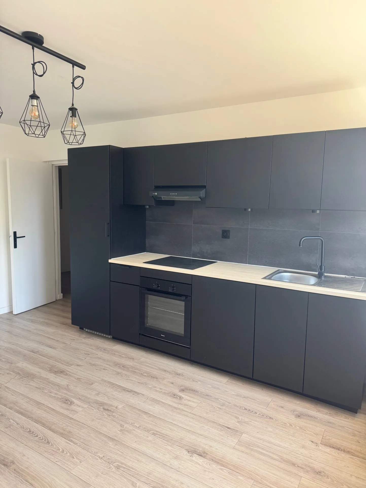 Appartement 3 pièces rénové à Marseille 13010 avec parking et sécurité 