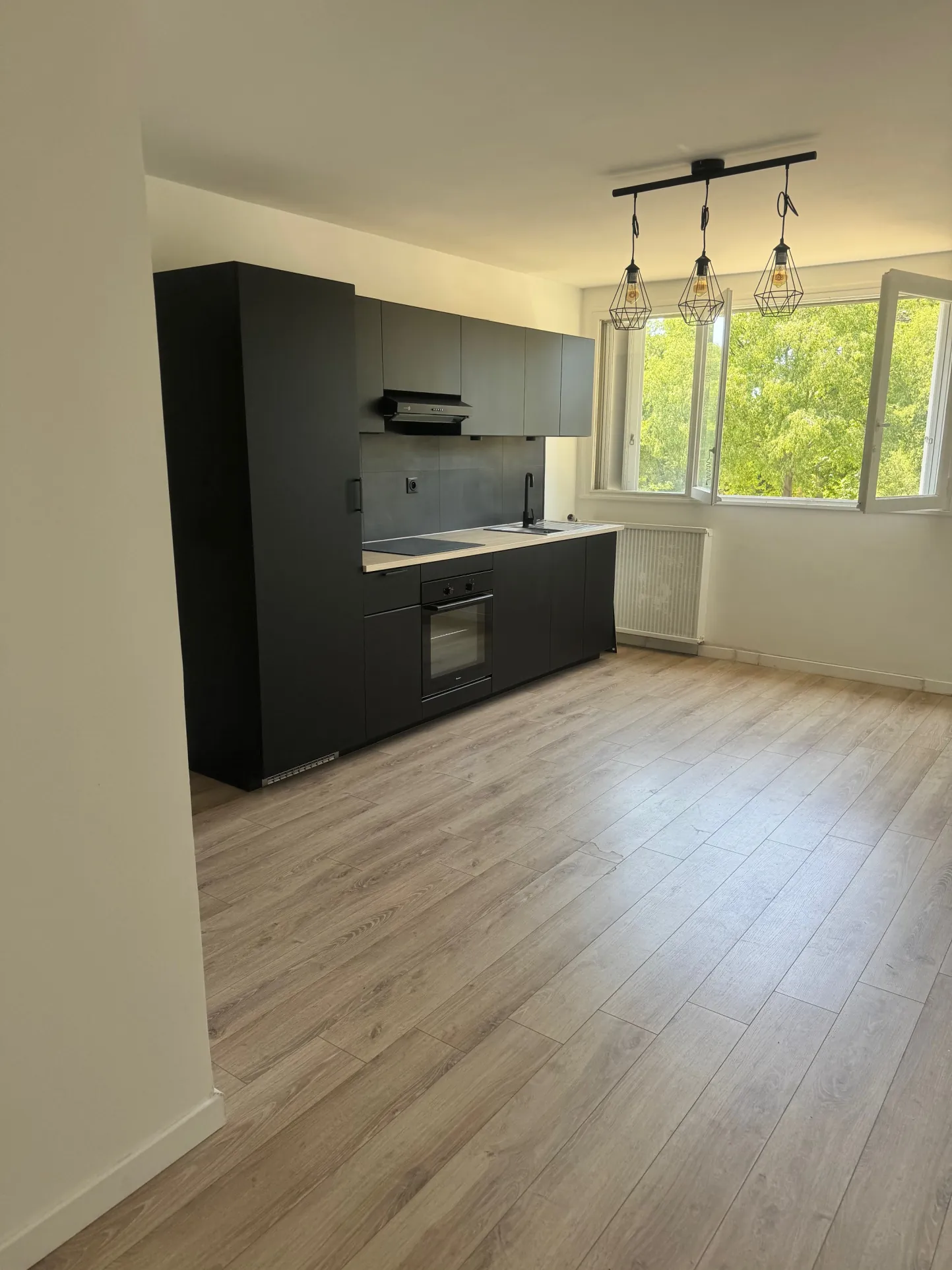 Appartement 3 pièces rénové à Marseille 13010 avec parking et sécurité 