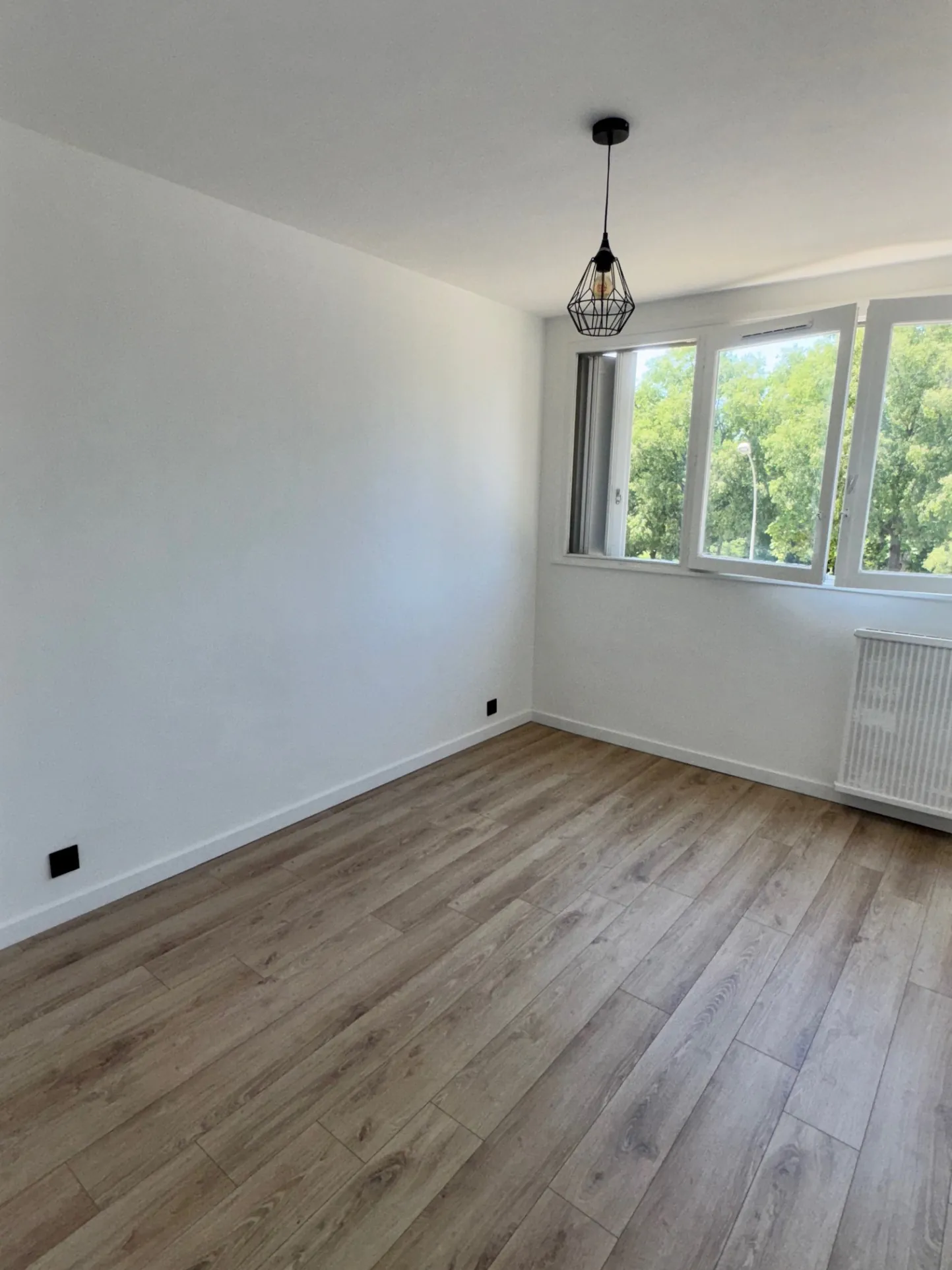 Appartement 3 pièces rénové à Marseille 13010 avec parking et sécurité 