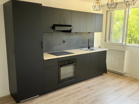 Appartement 3 pièces rénové à Marseille 13010 avec parking et sécurité