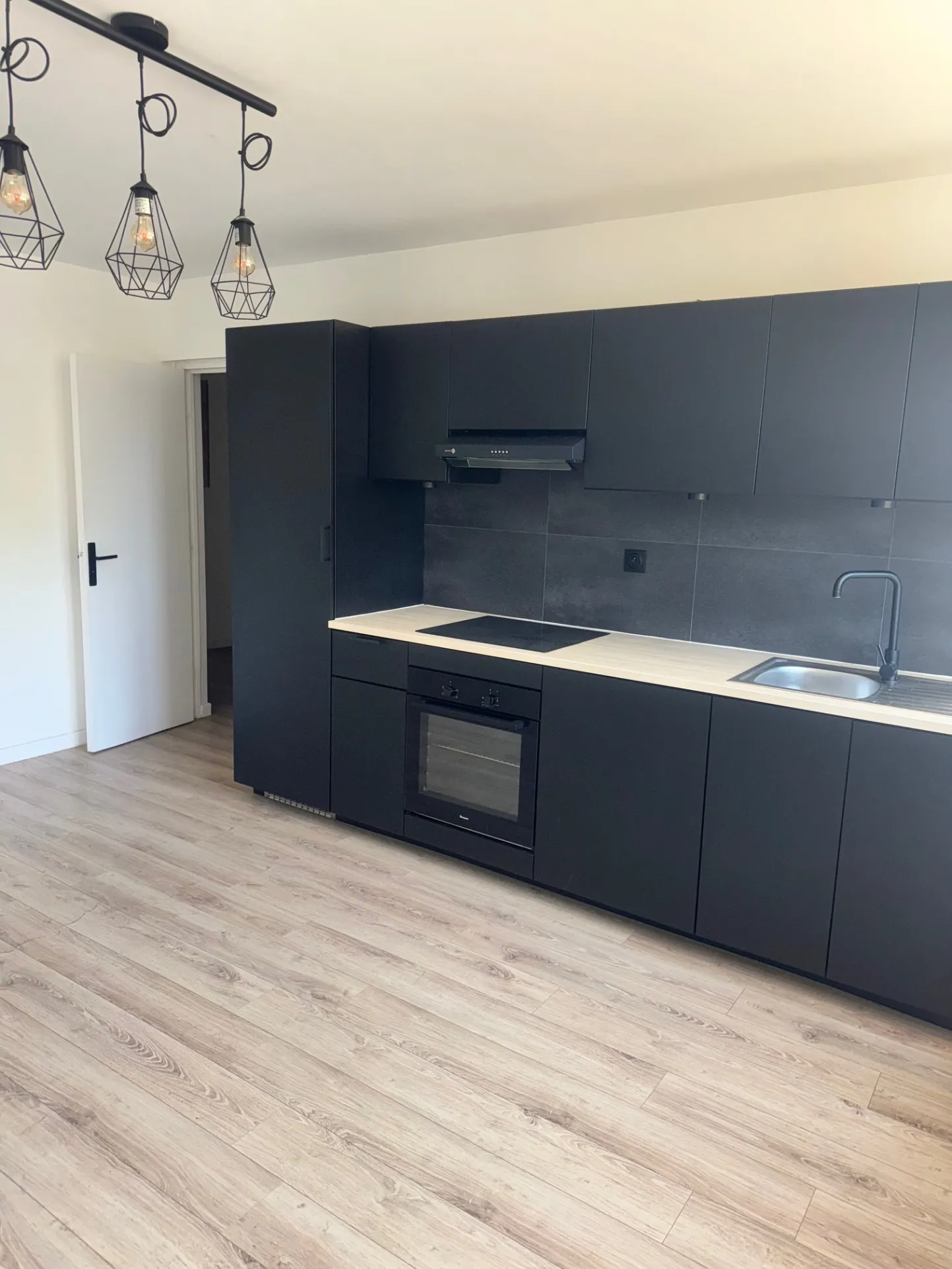 Appartement 3 pièces rénové à Marseille 13010 avec parking et sécurité 