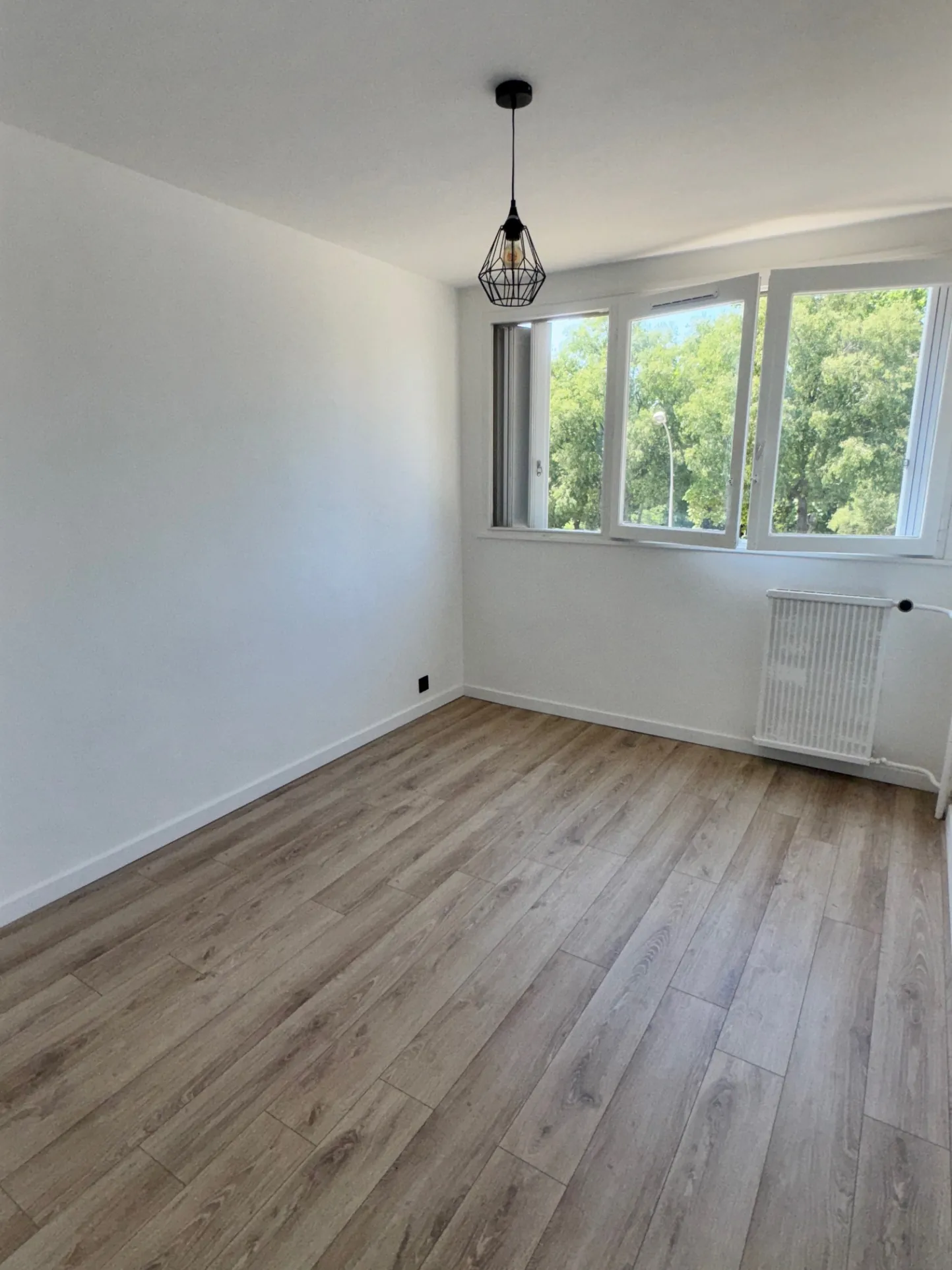 Appartement 3 pièces rénové à Marseille 13010 avec parking et sécurité 