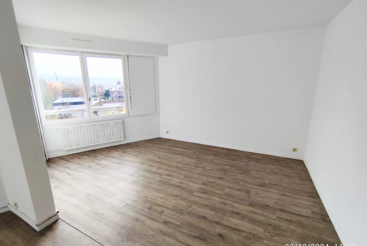 Appartement T2 à Cergy avec balcon, cave et garage, idéal premier achat à 149 000 € 