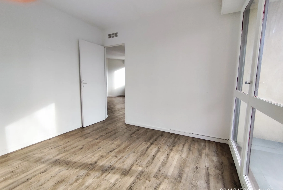 Appartement T2 à Cergy avec balcon, cave et garage, idéal premier achat à 149 000 € 