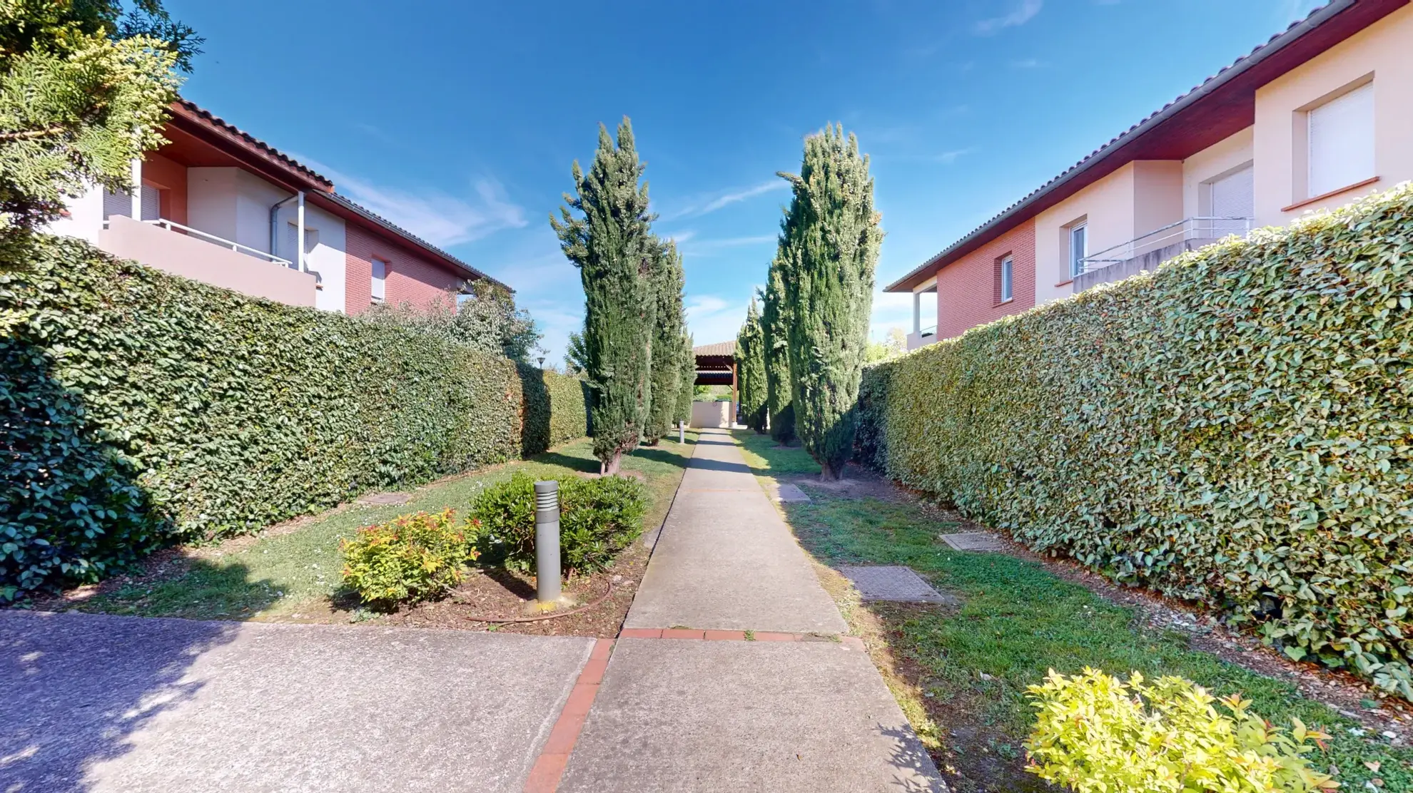 Vente appartement T2 avec terrasse à Fenouillet - Résidence sécurisée avec piscine 