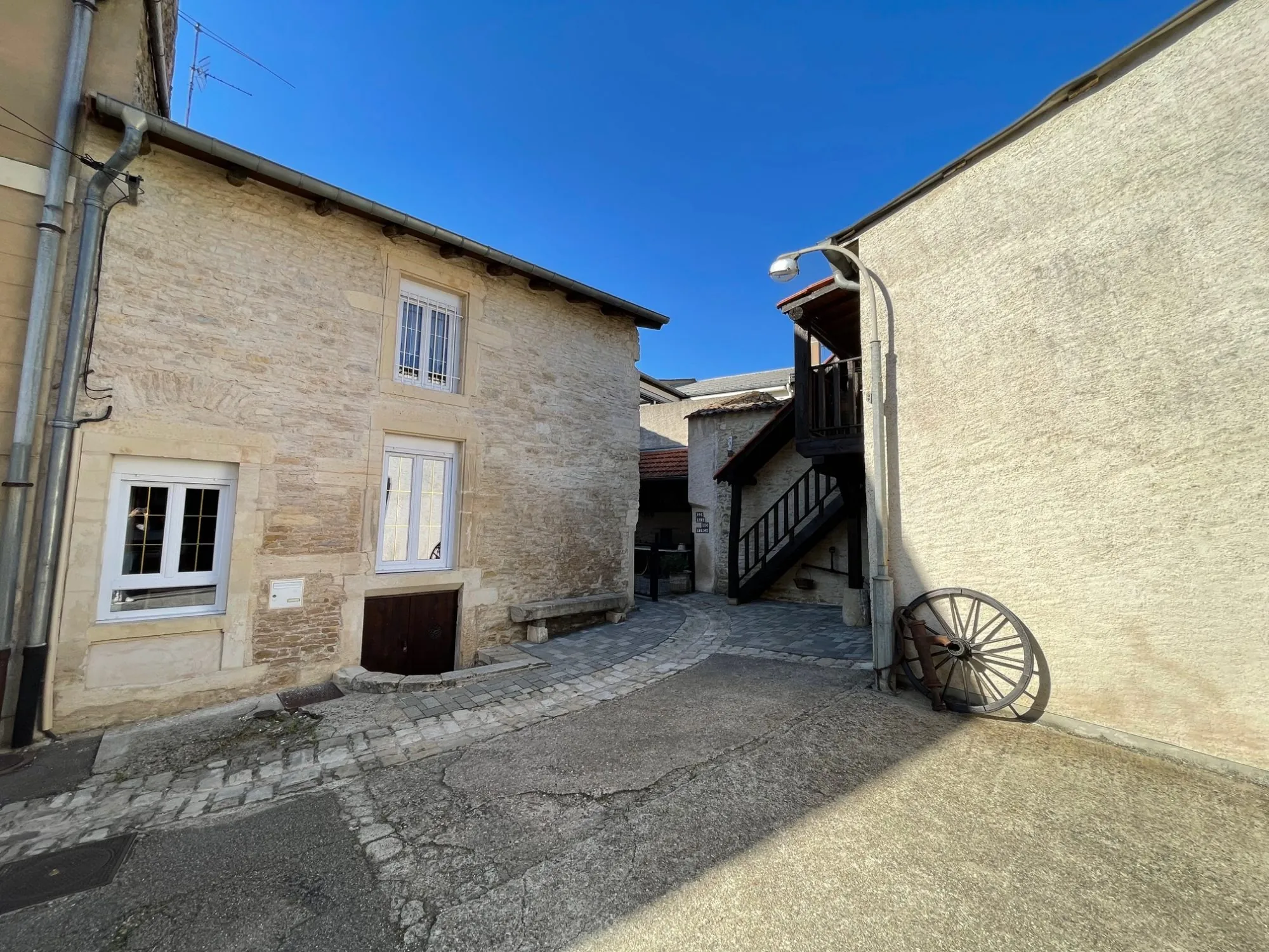 Maison de village à Thiaucourt-Regniéville avec grand potentiel et confort optimal 