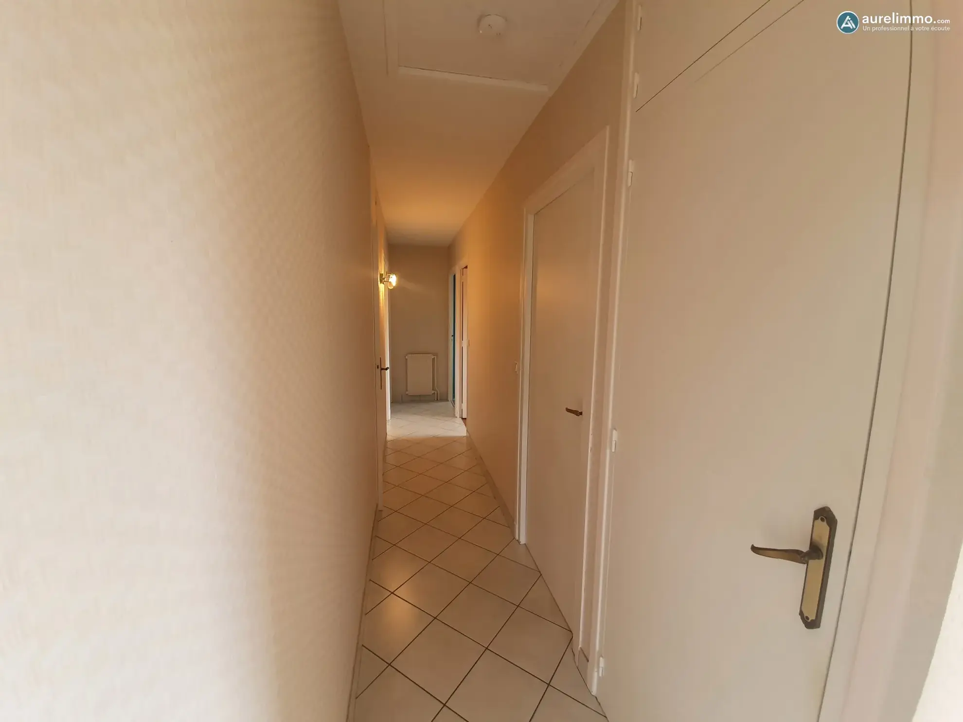 dégagement Maison de plain-pied à Néris-les-Bains avec jardin et terrasse 