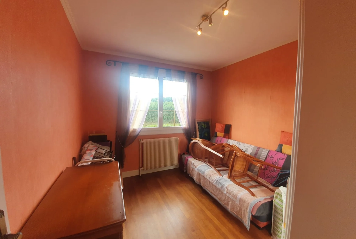 chambre 1 Maison de plain-pied à Néris-les-Bains avec jardin et terrasse 