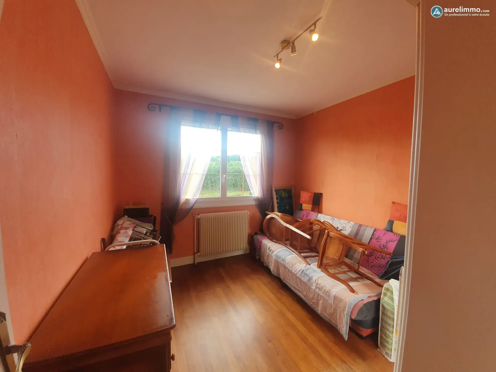 chambre 1 Maison de plain-pied à Néris-les-Bains avec jardin et terrasse 