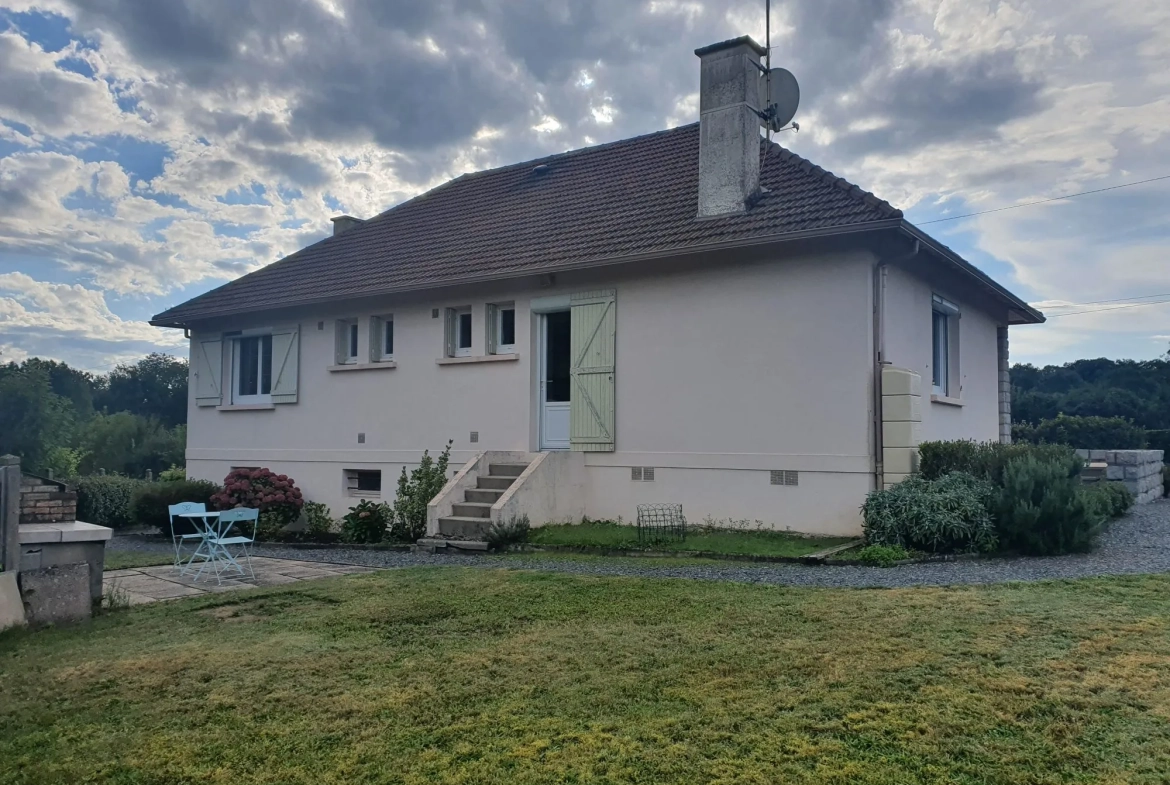 façade arrière Maison de plain-pied à Néris-les-Bains avec jardin et terrasse 