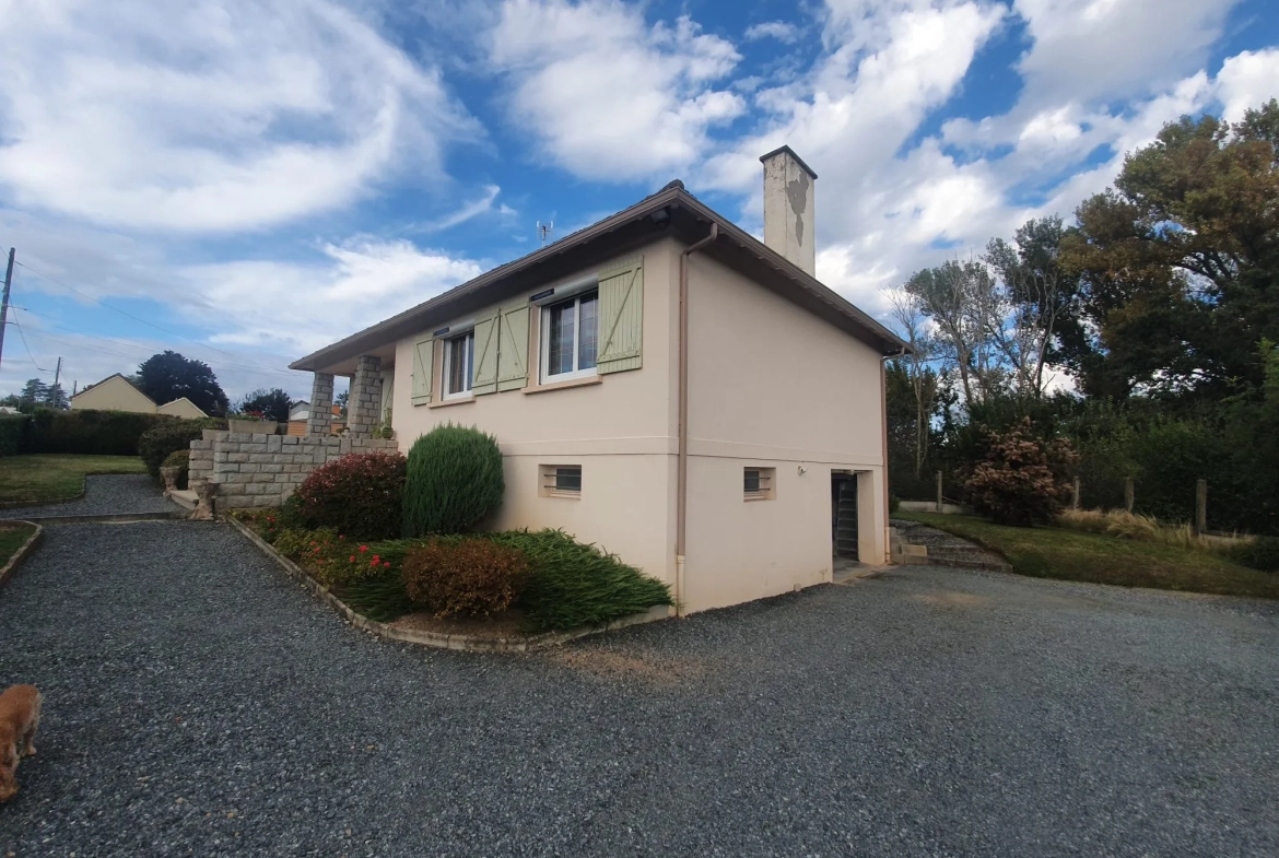 Maison de plain-pied à Néris-les-Bains avec jardin et terrasse 