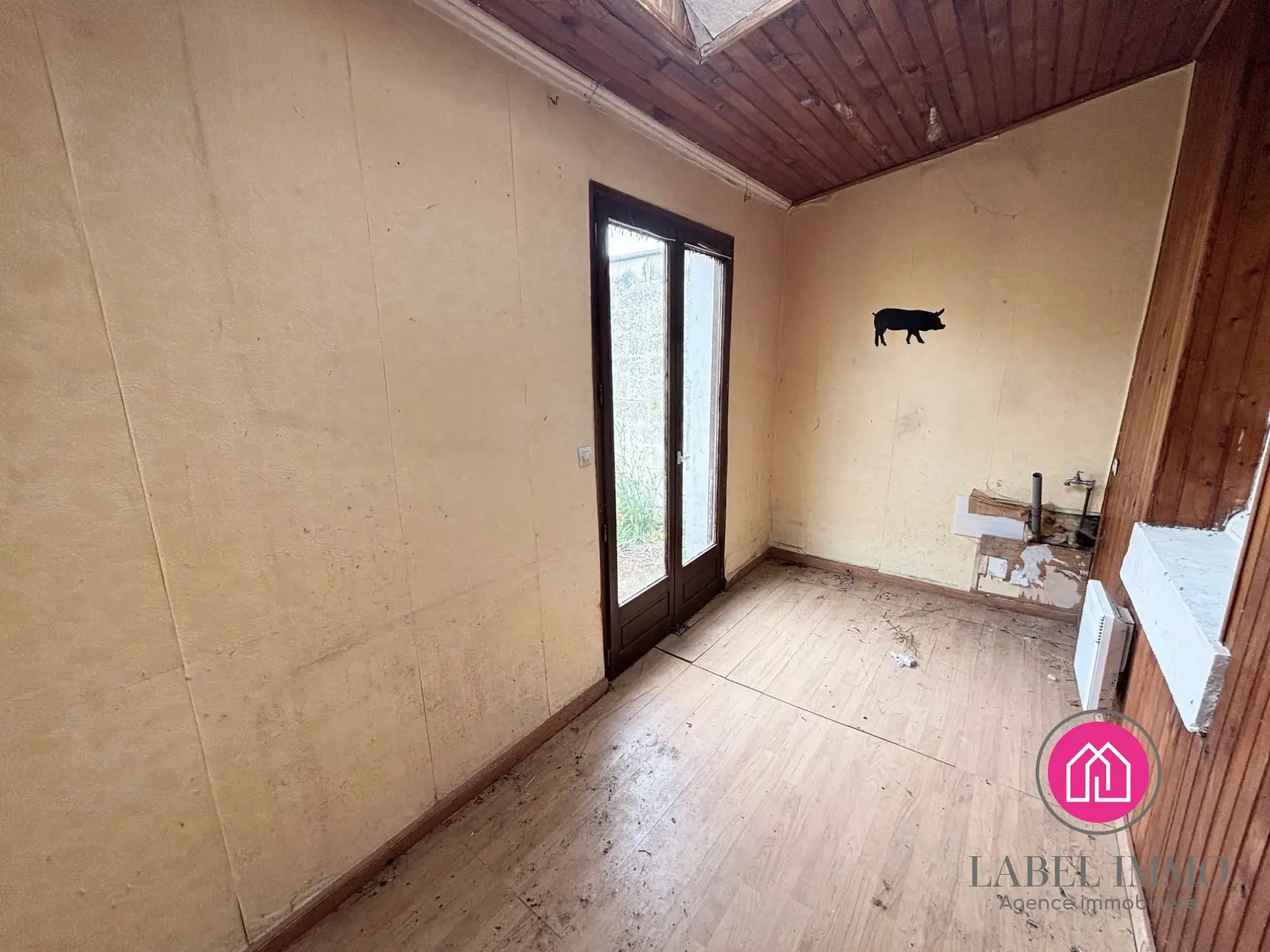 Maison semi-individuelle de 85 m² avec jardin à Roeulx - Calme et stationnement privé 