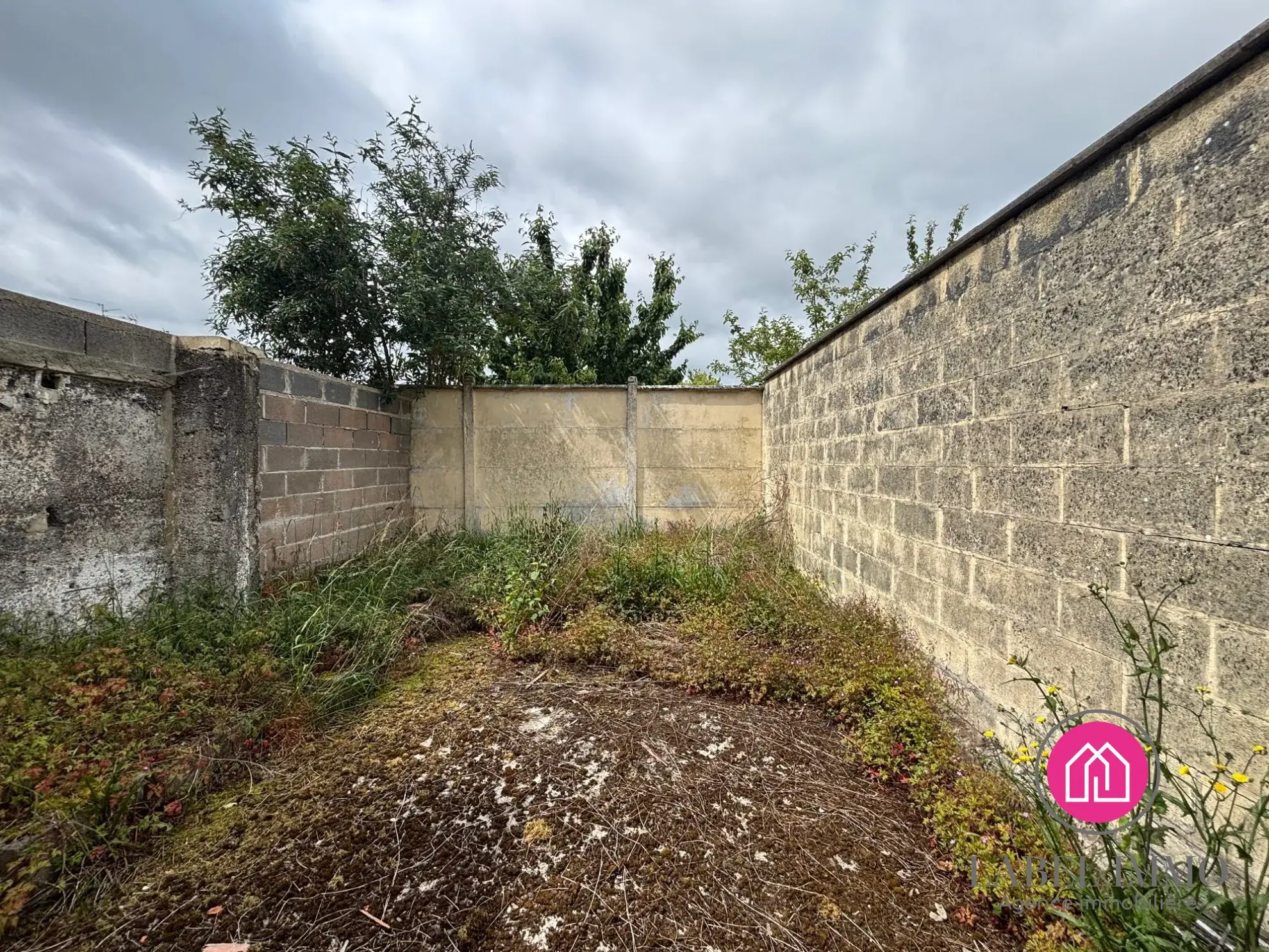 Maison semi-individuelle de 85 m² avec jardin à Roeulx - Calme et stationnement privé 