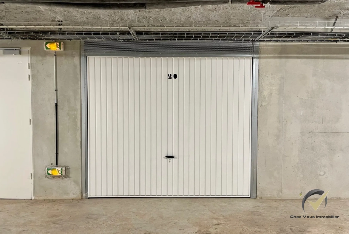 GARAGE EN SUS Achat appartement 3 pièces avec terrasse et piscine à Fréjus 