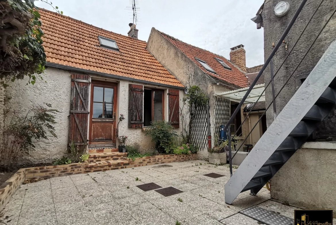Charmante maison ancienne à vendre à Saint-Arnoult-en-Yvelines près de Paris 