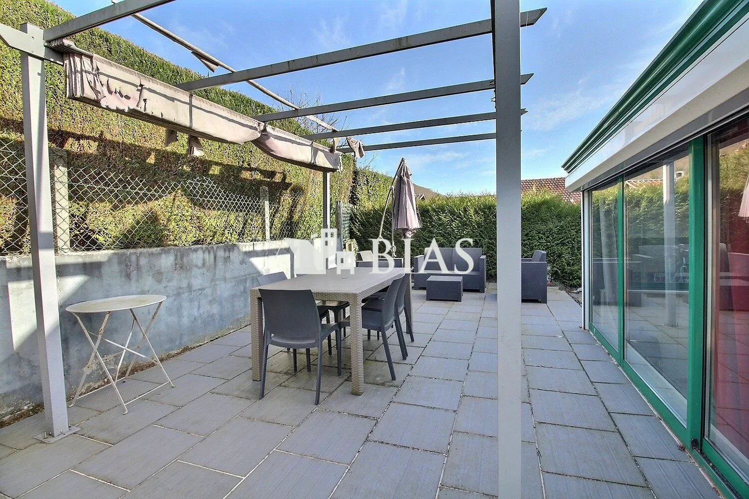 Maison de plain-pied à vendre à Le Trait, 2 chambres, garage potentiel, terrain 534 m² 