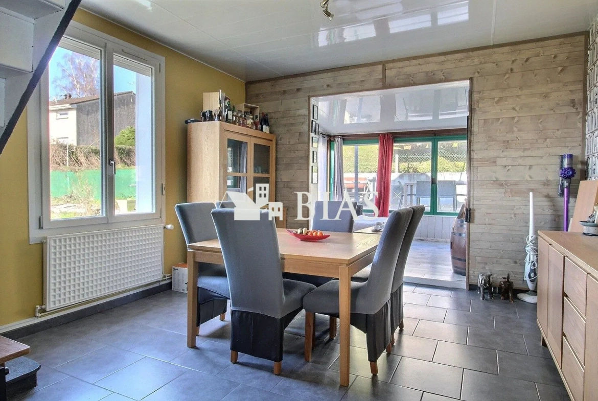 Maison de plain-pied à vendre à Le Trait, 2 chambres, garage potentiel, terrain 534 m² 
