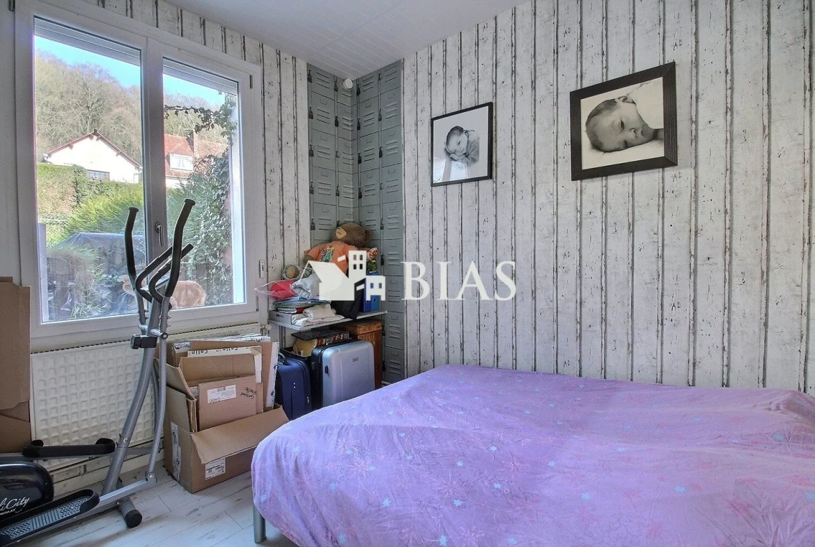 Maison de plain-pied à vendre à Le Trait, 2 chambres, garage potentiel, terrain 534 m² 