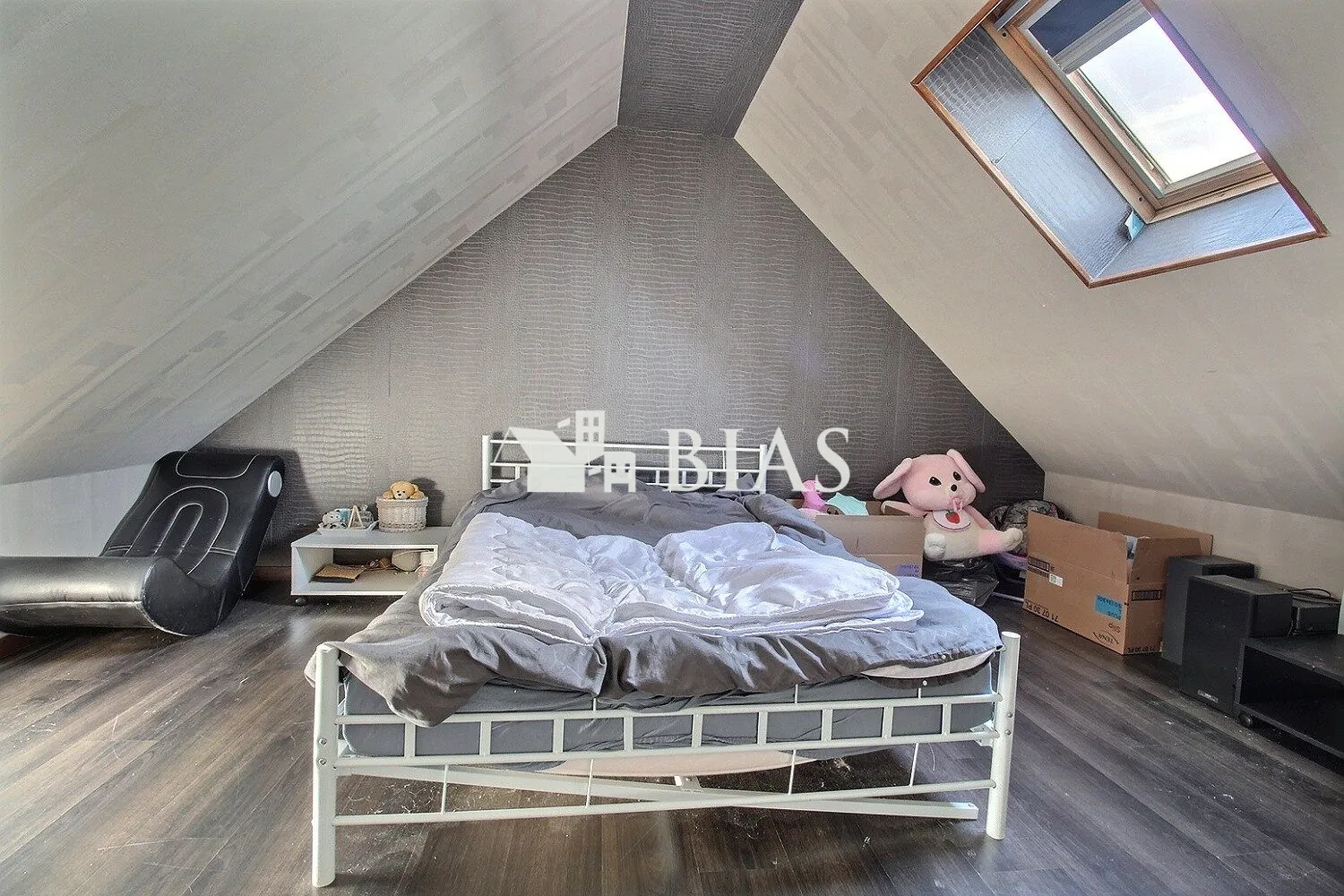 Maison de plain-pied à vendre à Le Trait, 2 chambres, garage potentiel, terrain 534 m² 