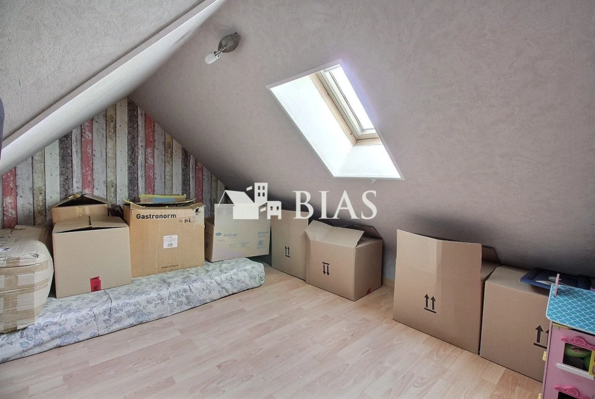 Maison de plain-pied à vendre à Le Trait, 2 chambres, garage potentiel, terrain 534 m² 