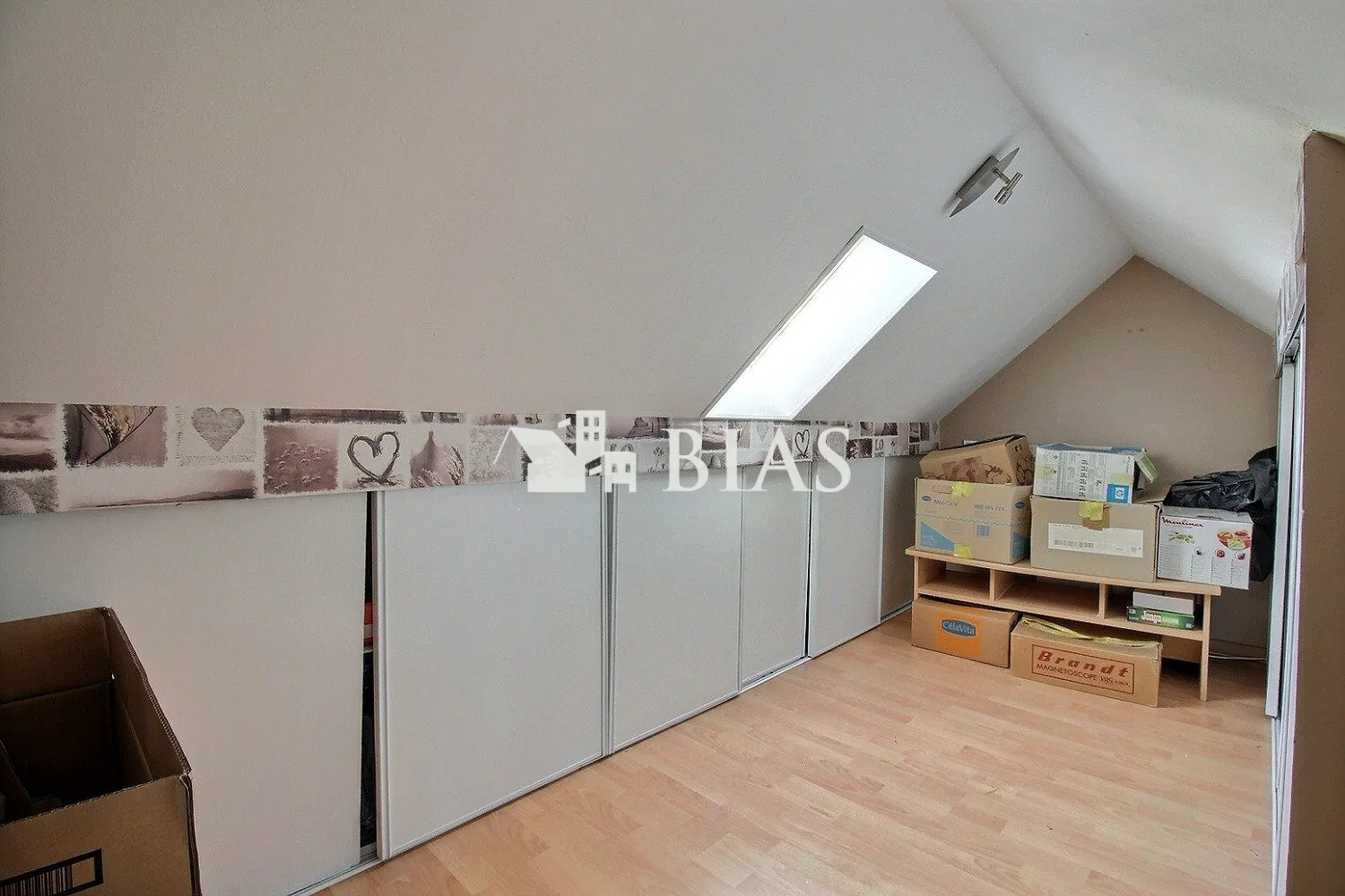 Maison de plain-pied à vendre à Le Trait, 2 chambres, garage potentiel, terrain 534 m² 