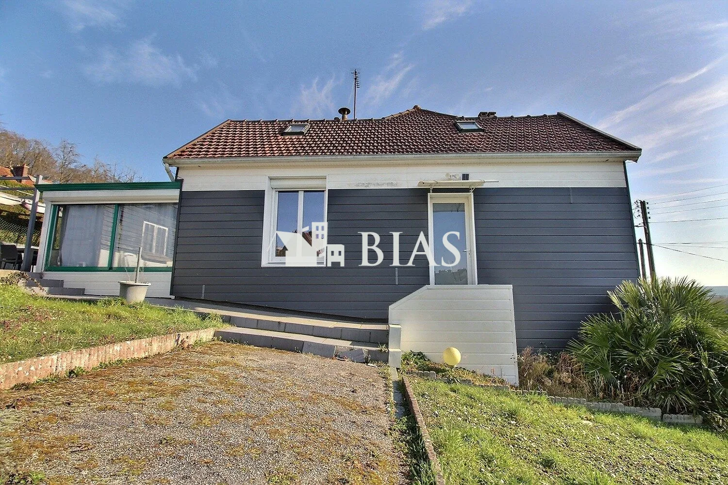 Maison de plain-pied à vendre à Le Trait, 2 chambres, garage potentiel, terrain 534 m² 