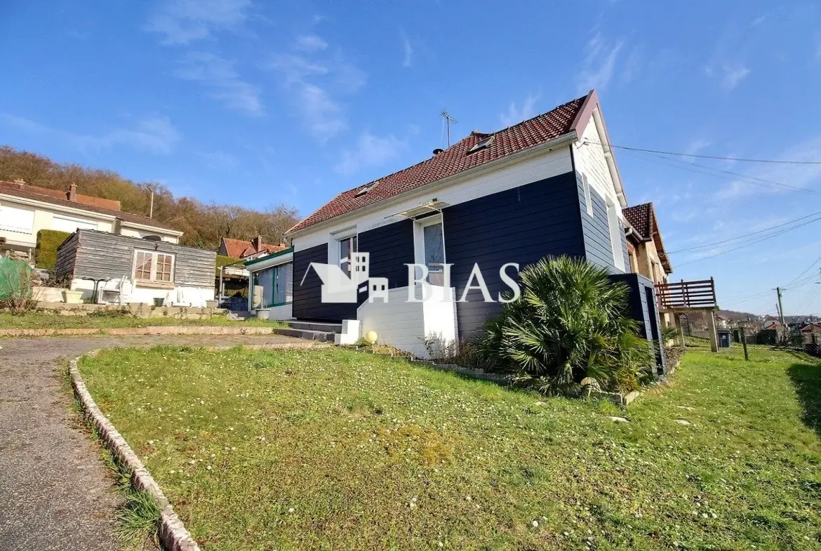 Maison de plain-pied à vendre à Le Trait, 2 chambres, garage potentiel, terrain 534 m² 
