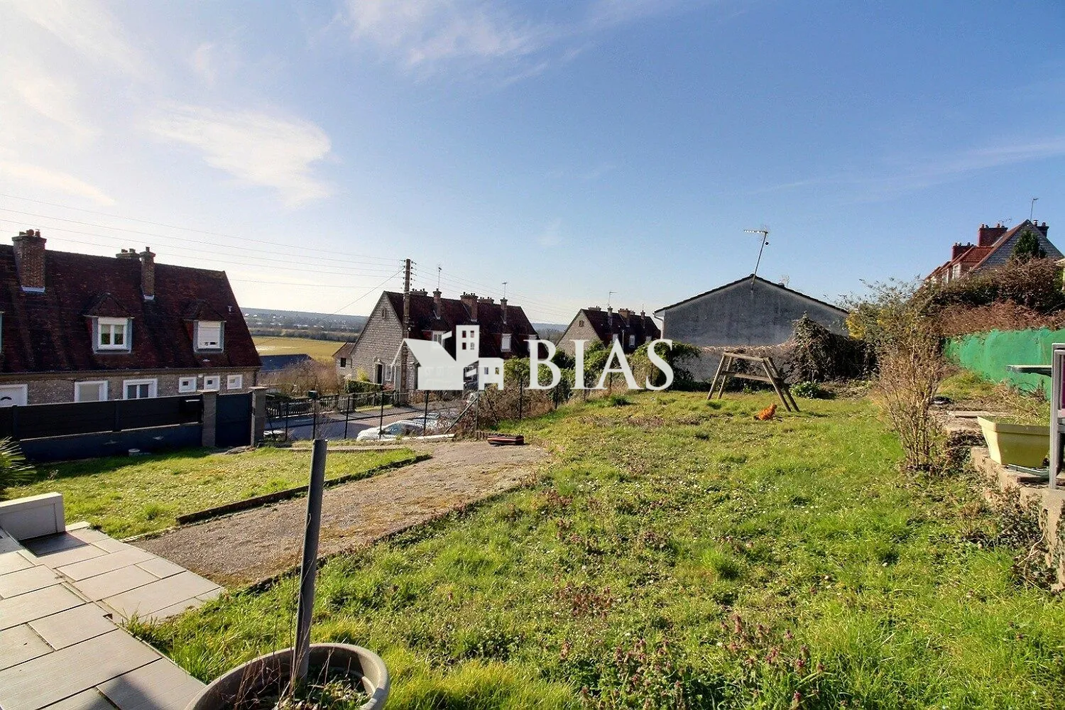 Maison de plain-pied à vendre à Le Trait, 2 chambres, garage potentiel, terrain 534 m² 