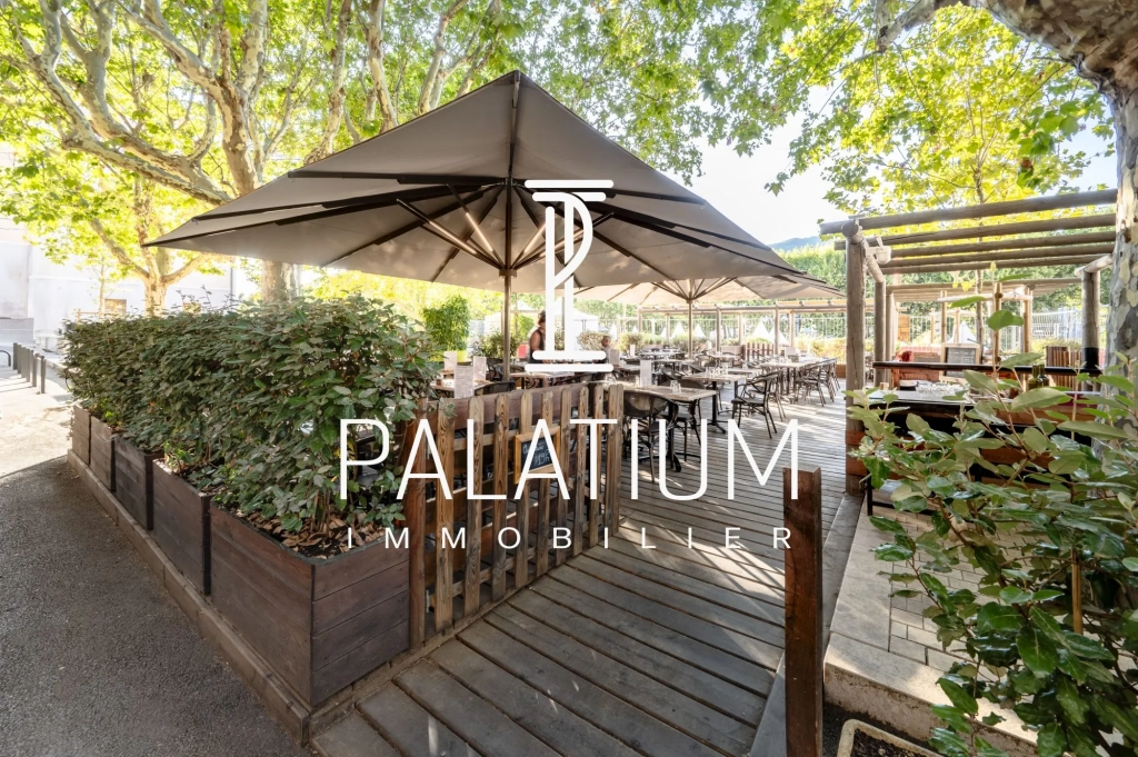 Restaurant à vendre à Digne-les-Bains avec grande terrasse et croissance du chiffre d'affaires