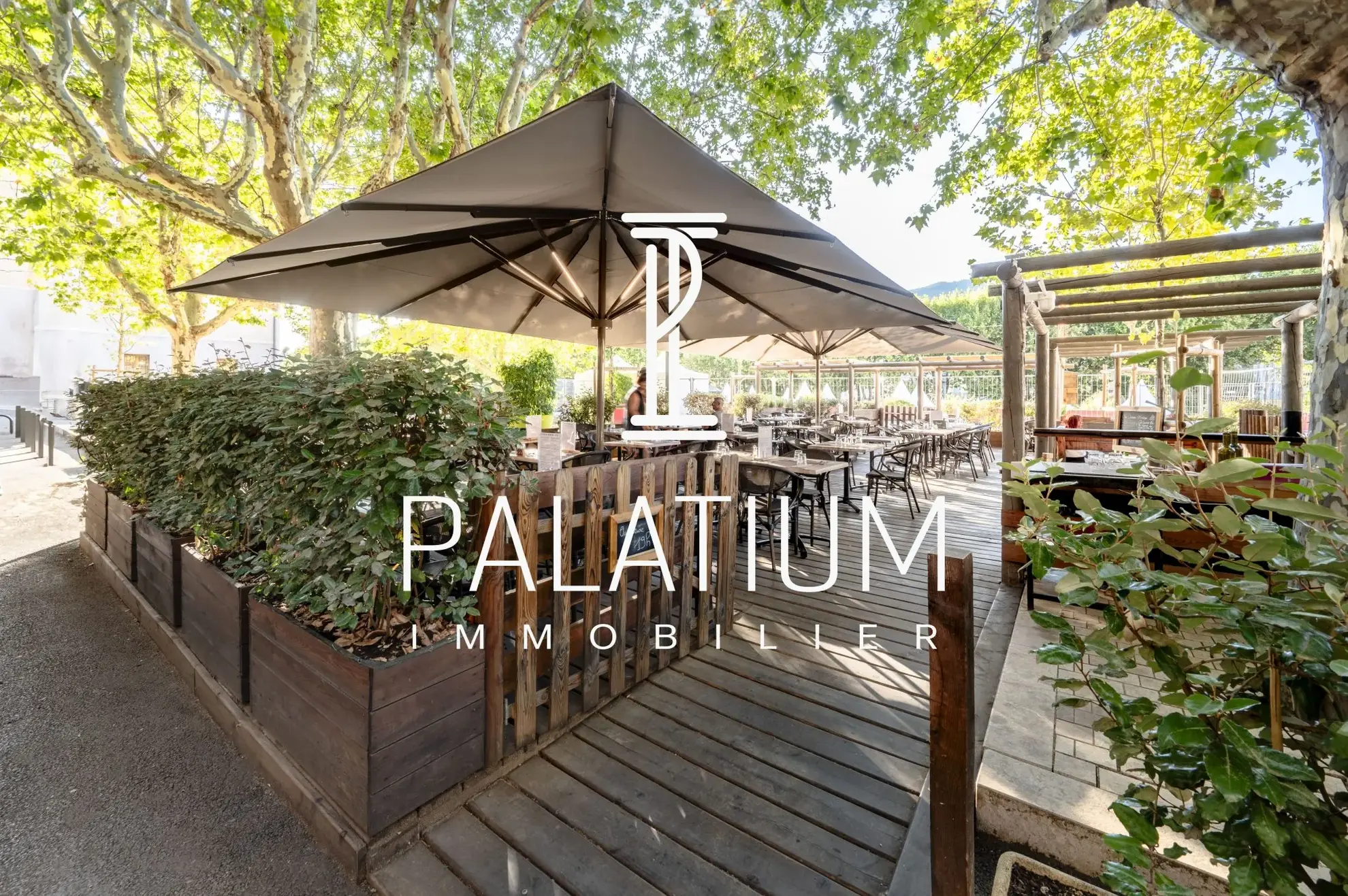 Restaurant à vendre à Digne-les-Bains avec grande terrasse et croissance du chiffre d'affaires 