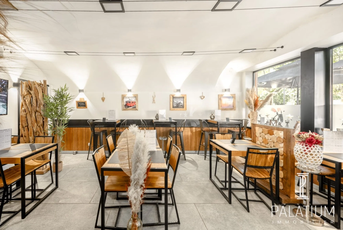 Restaurant à vendre à Digne-les-Bains avec grande terrasse et croissance du chiffre d'affaires 