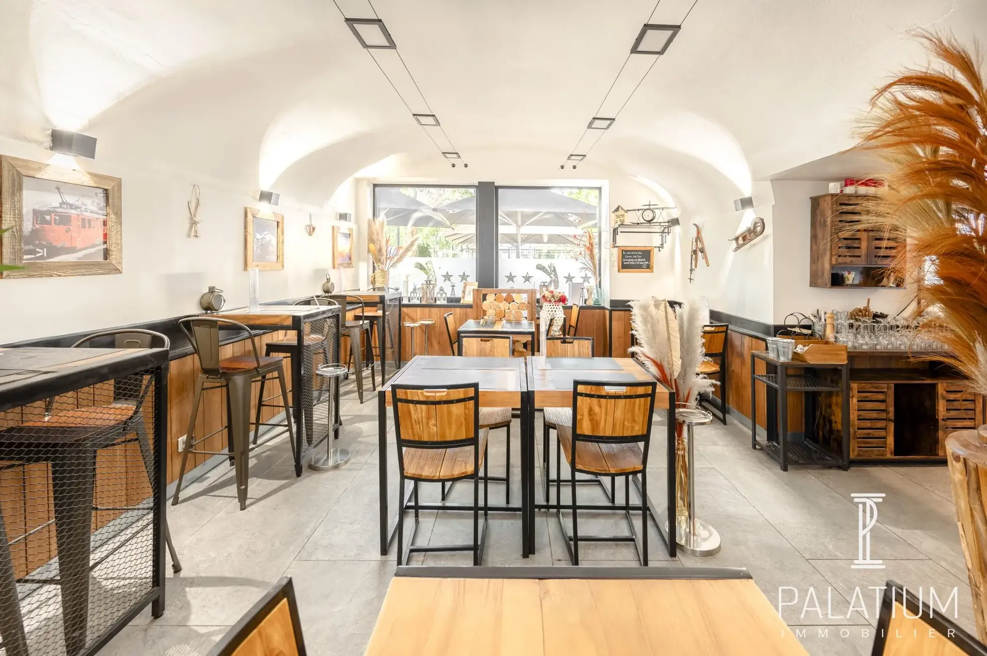 Restaurant à vendre à Digne-les-Bains avec grande terrasse et croissance du chiffre d'affaires 