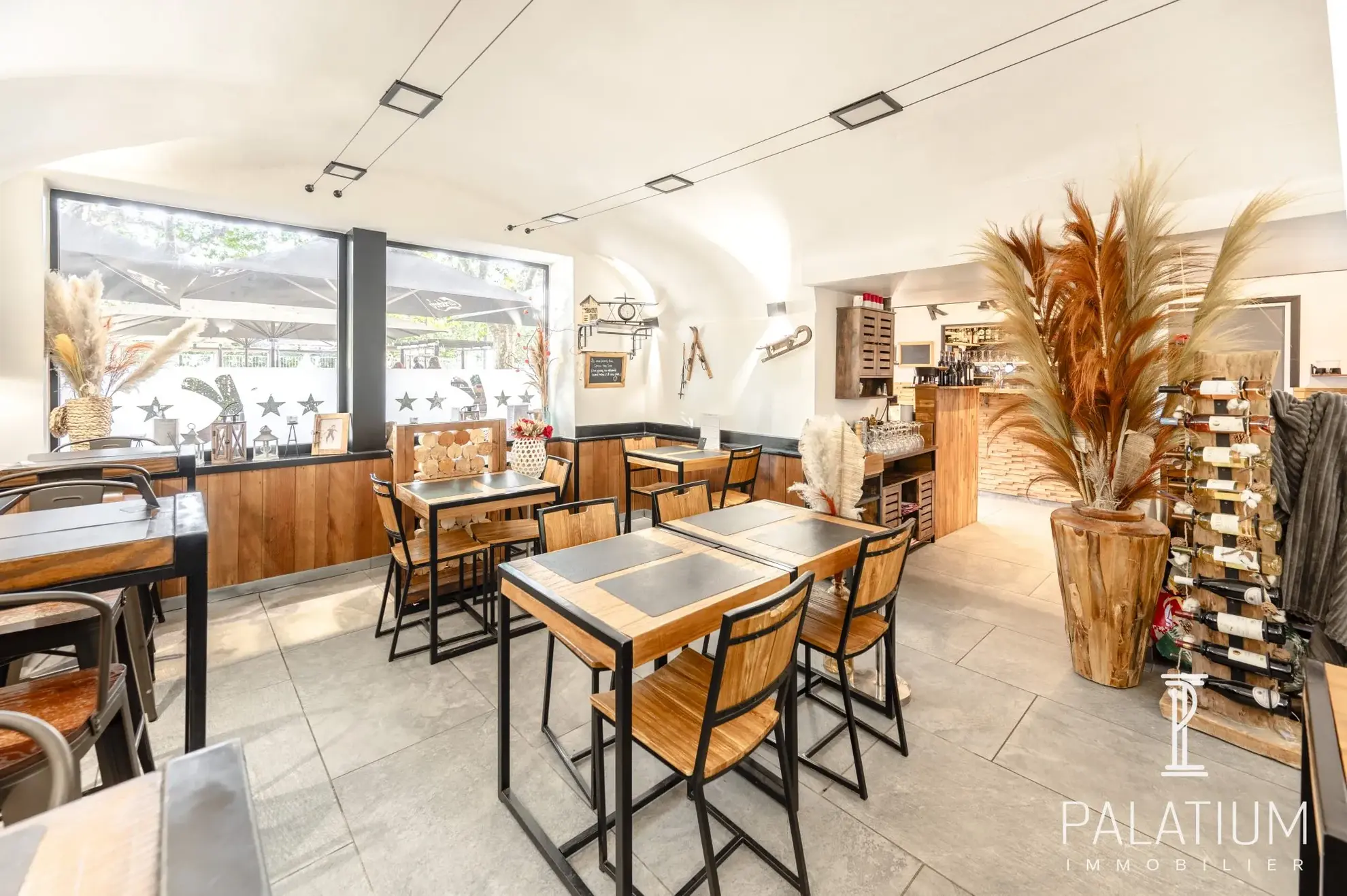Restaurant à vendre à Digne-les-Bains avec grande terrasse et croissance du chiffre d'affaires 