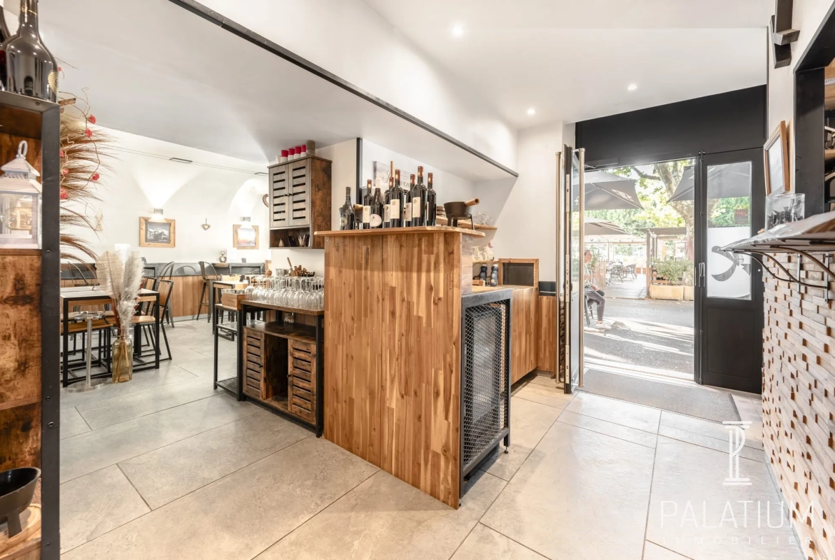 Restaurant à vendre à Digne-les-Bains avec grande terrasse et croissance du chiffre d'affaires 