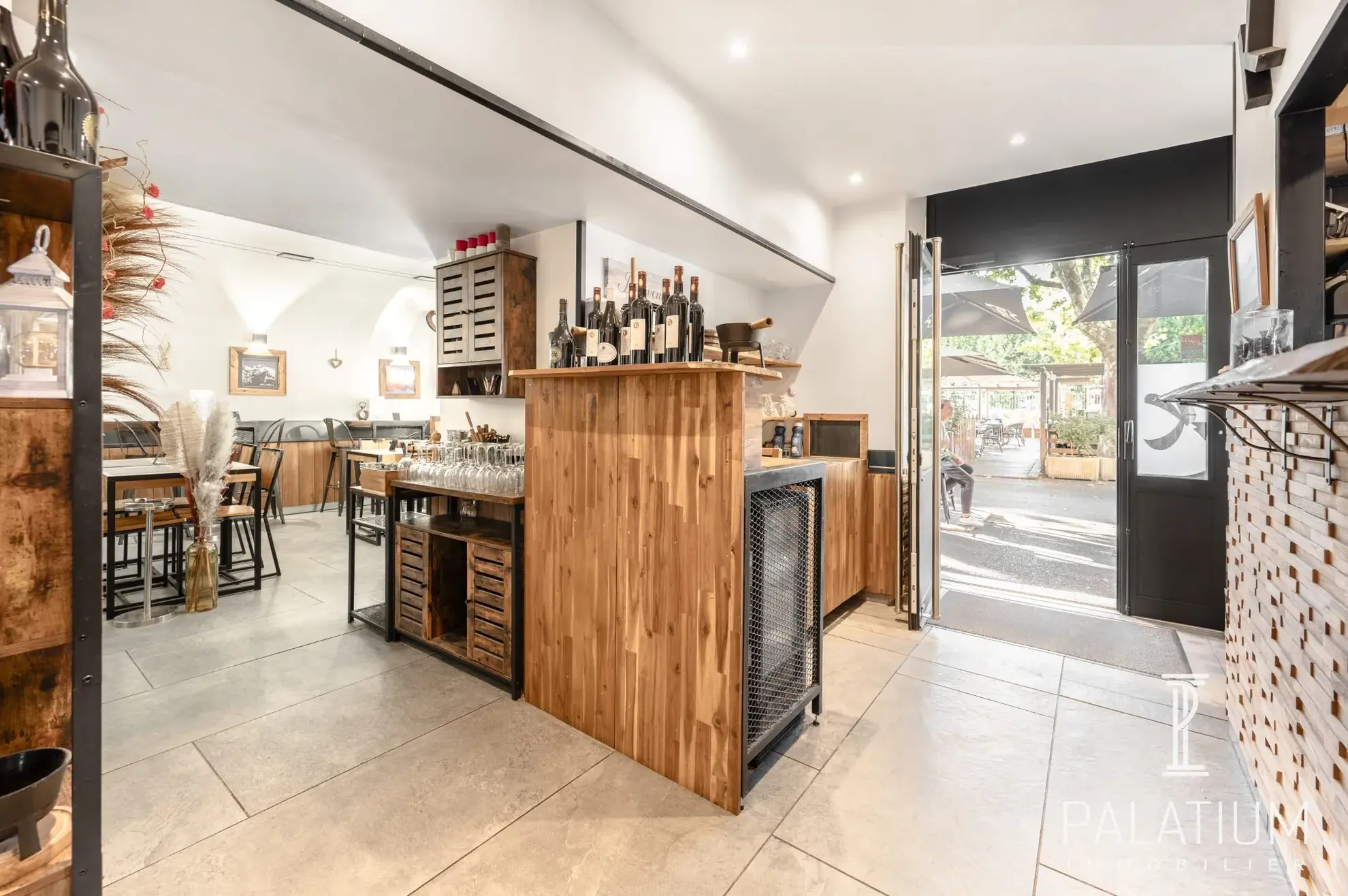Restaurant à vendre à Digne-les-Bains avec grande terrasse et croissance du chiffre d'affaires 
