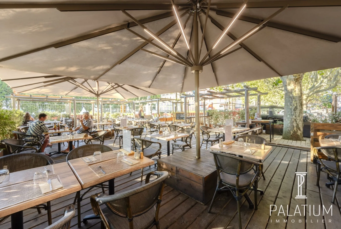 Restaurant à vendre à Digne-les-Bains avec grande terrasse et croissance du chiffre d'affaires 
